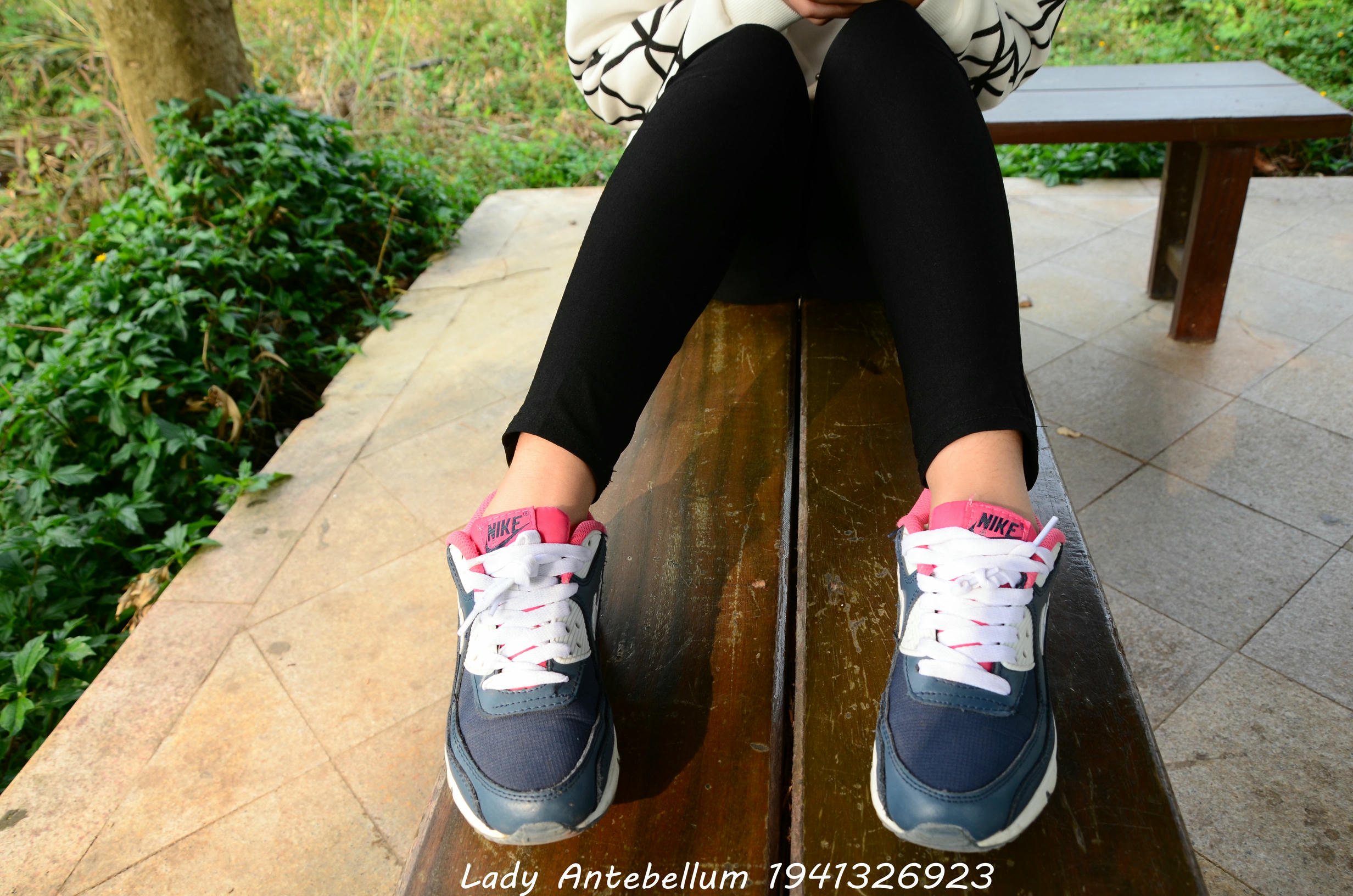 [战前女神] 恋足美腿棉袜女神级摄影套图 014 [80P-125MB]_第1集