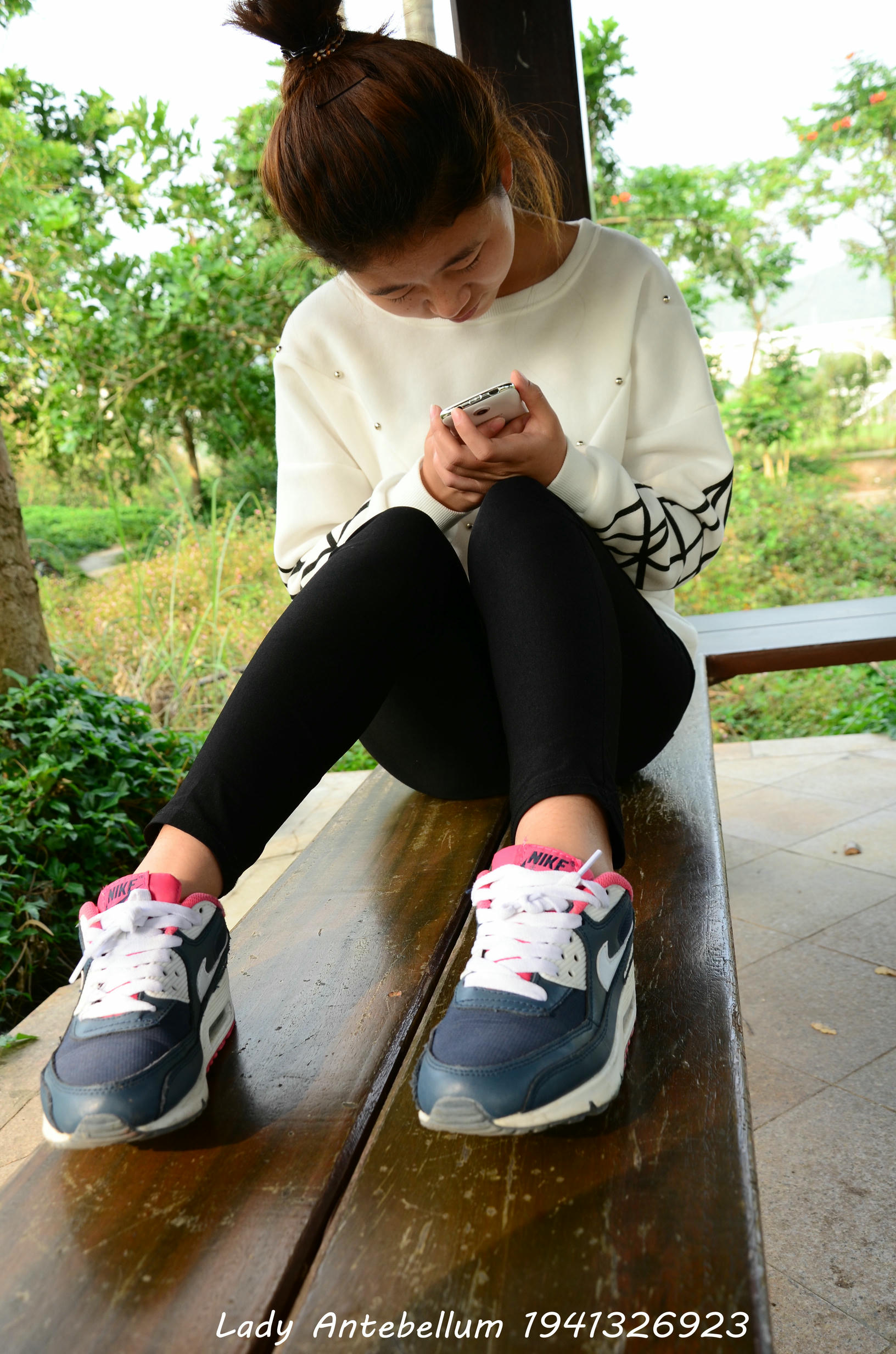 [战前女神] 恋足美腿棉袜女神级摄影套图 014 [80P-125MB]_第1集