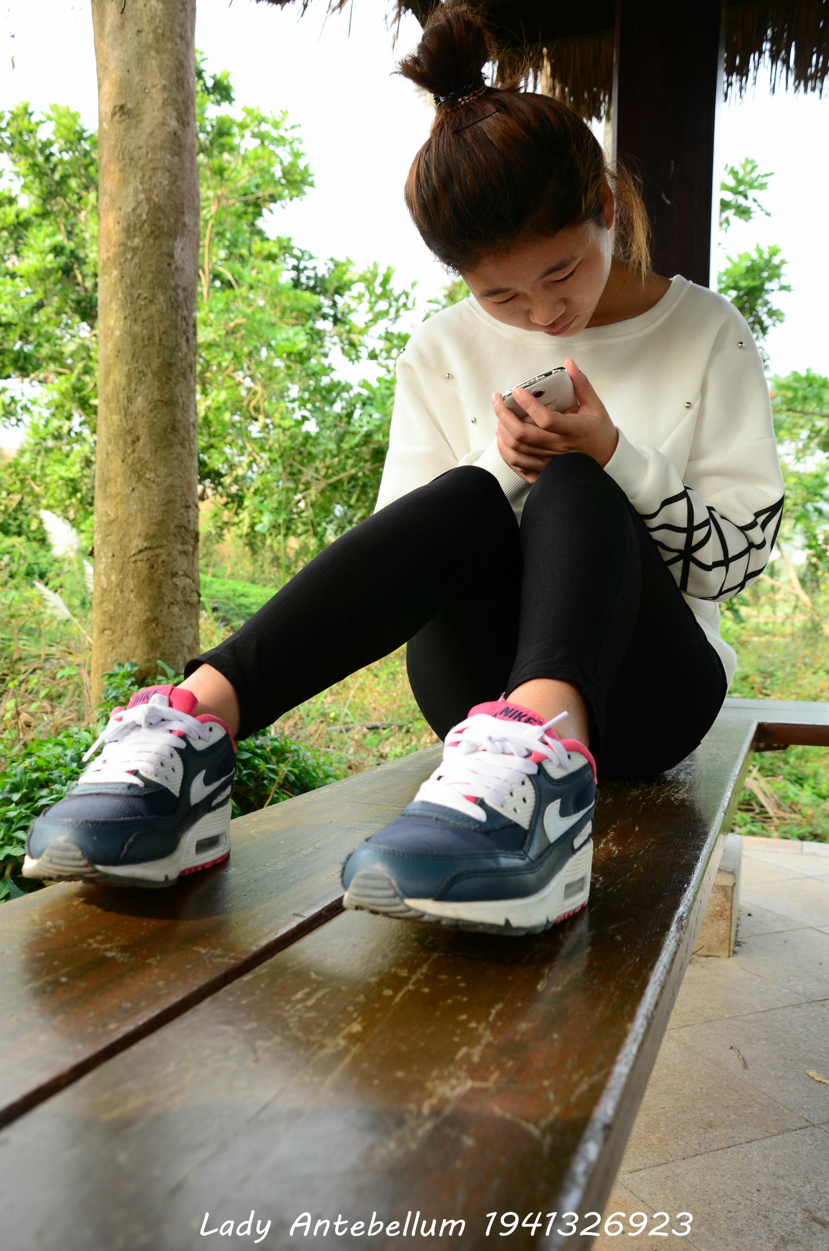 [战前女神] 恋足美腿棉袜女神级摄影套图 014 [80P-125MB]_第1集