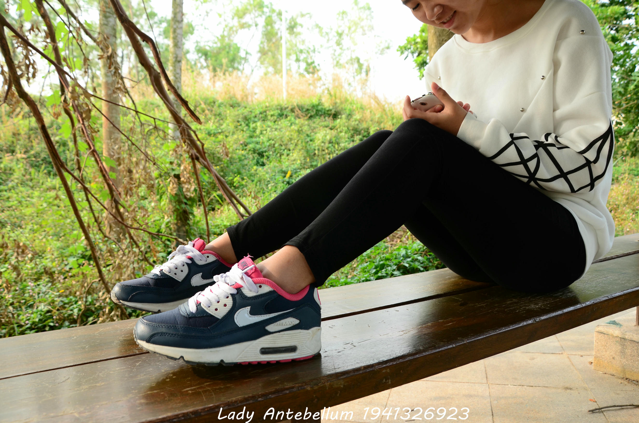 [战前女神] 恋足美腿棉袜女神级摄影套图 014 [80P-125MB]_第1集