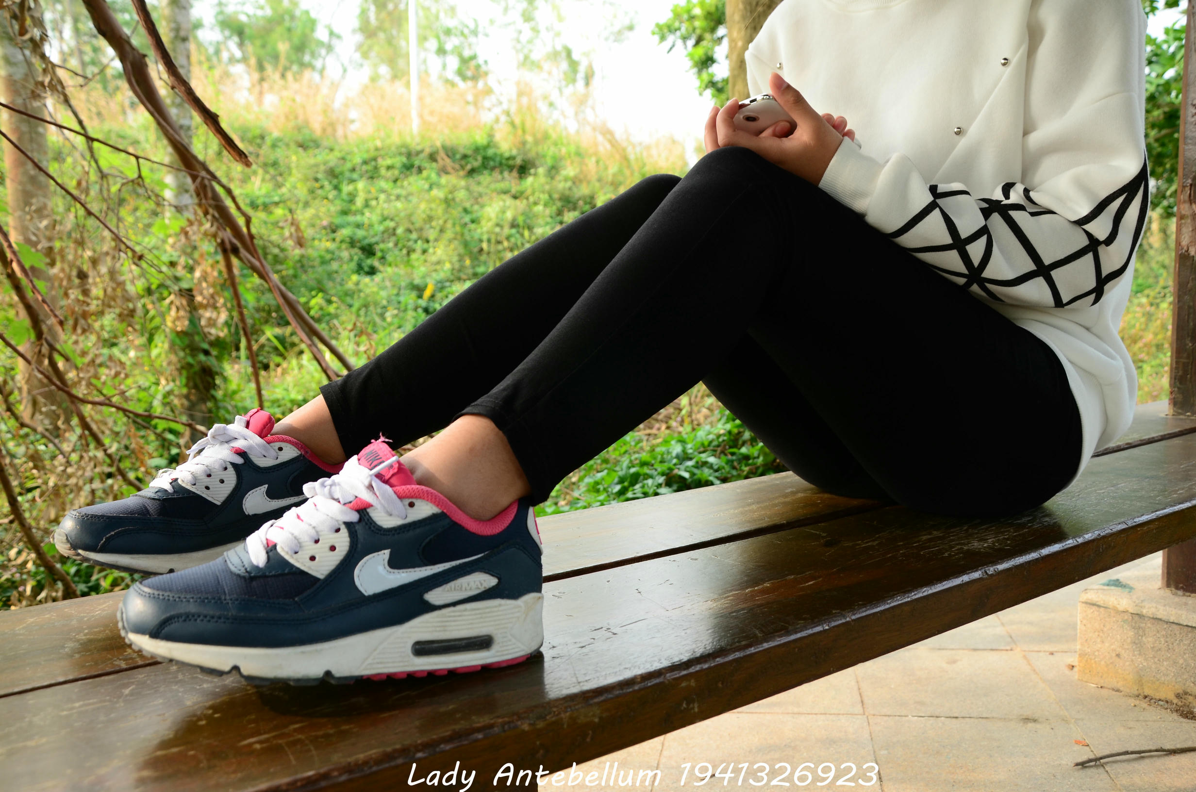 [战前女神] 恋足美腿棉袜女神级摄影套图 014 [80P-125MB]_第1集