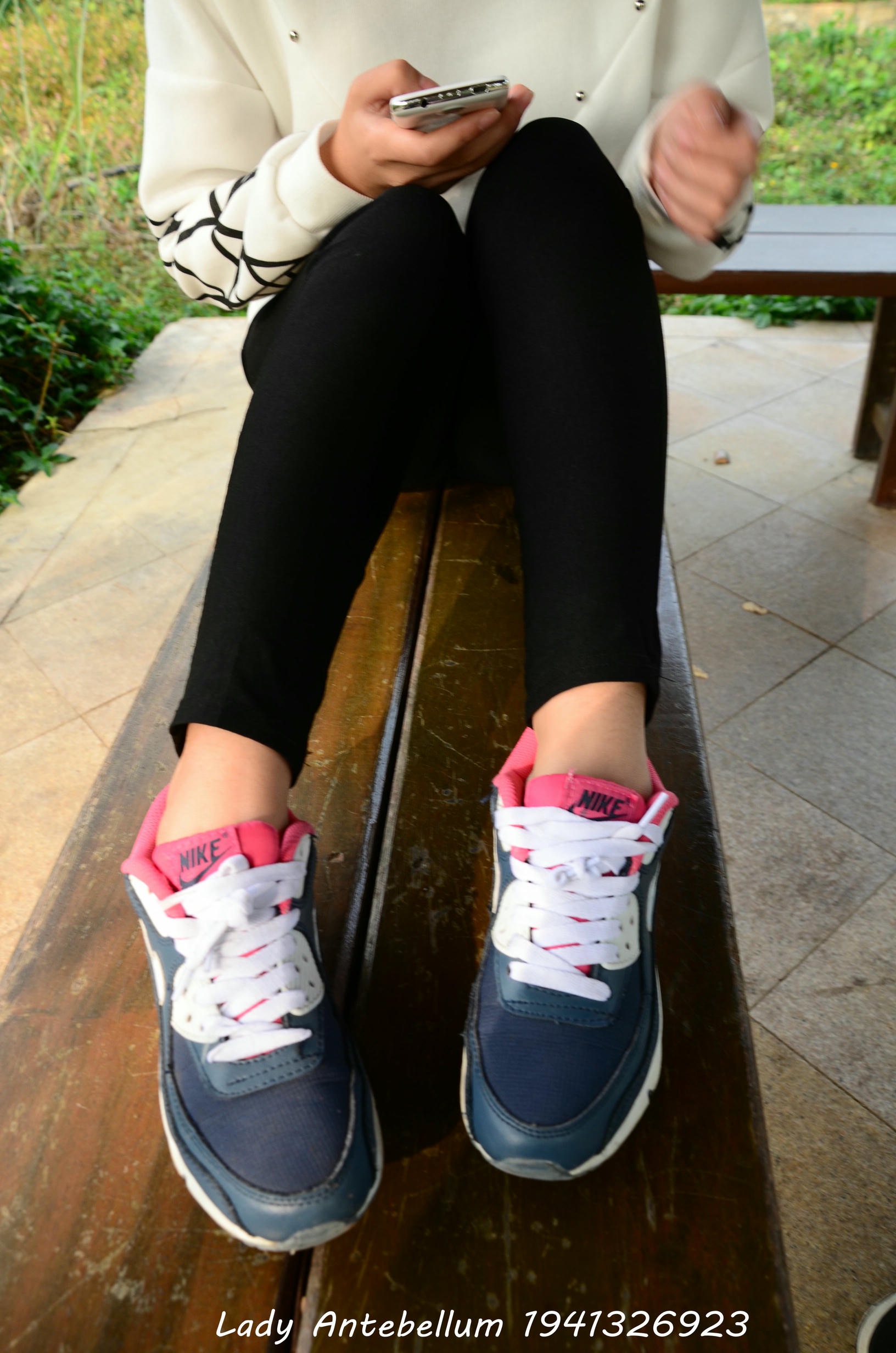 [战前女神] 恋足美腿棉袜女神级摄影套图 014 [80P-125MB]_第1集