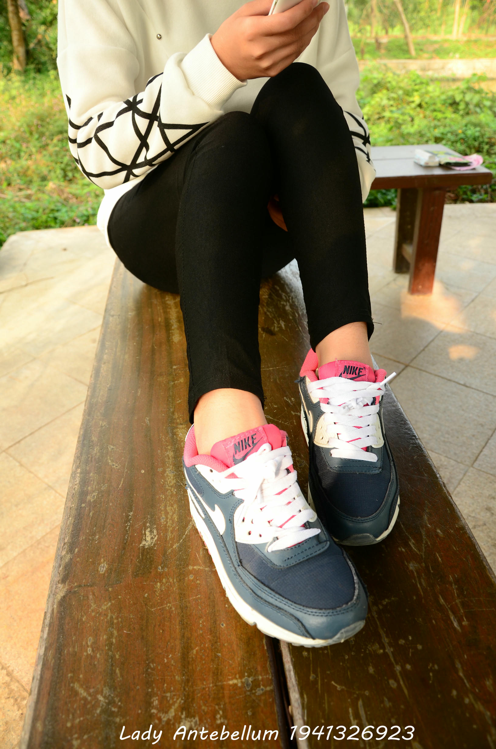 [战前女神] 恋足美腿棉袜女神级摄影套图 014 [80P-125MB]_第1集