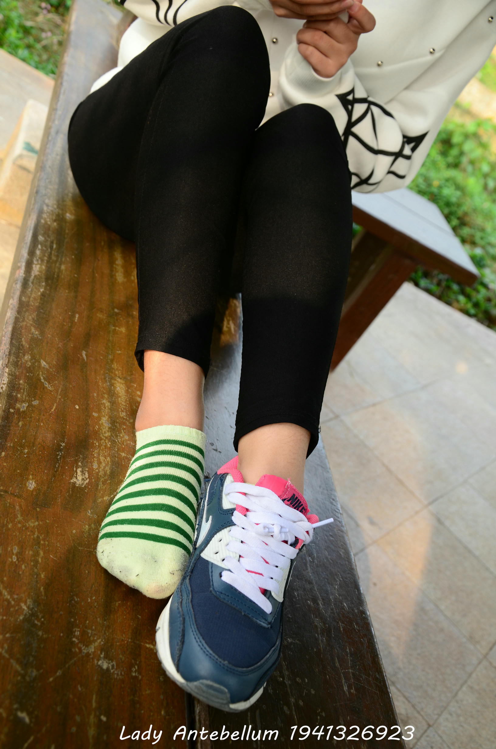 [战前女神] 恋足美腿棉袜女神级摄影套图 014 [80P-125MB]_第2集