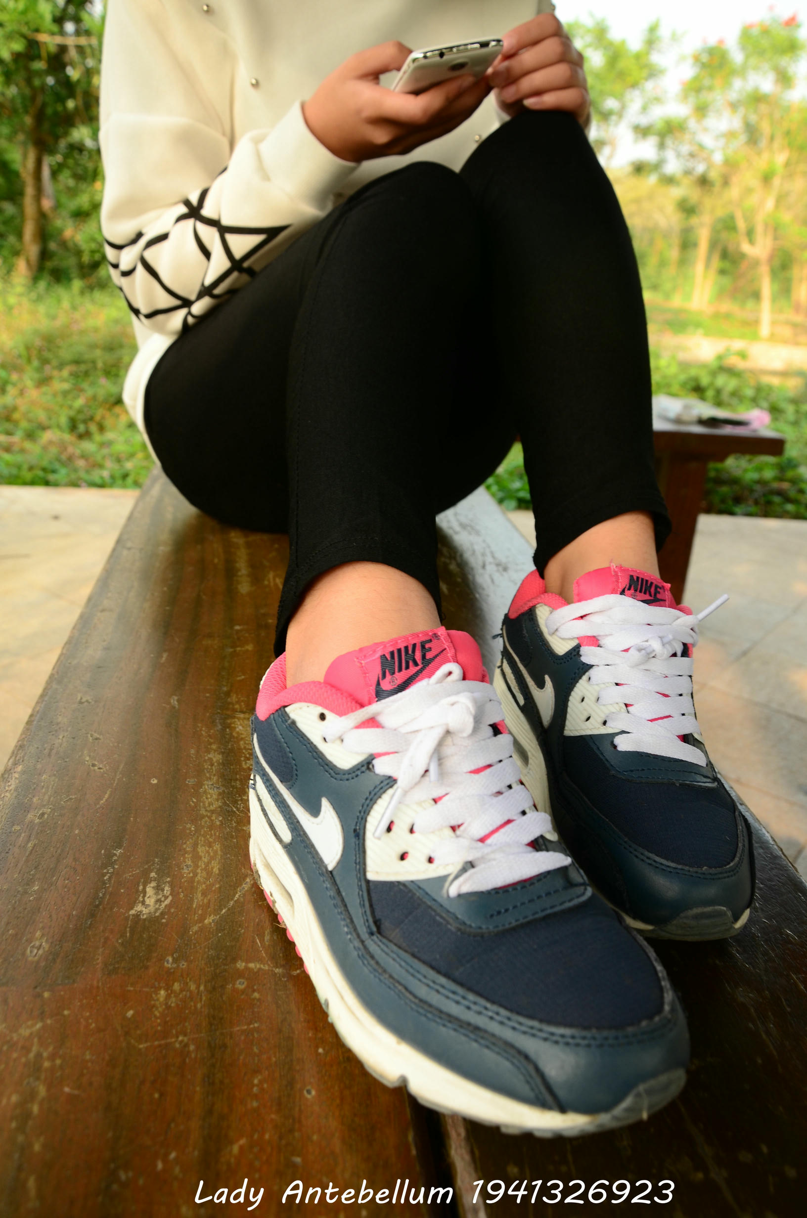 [战前女神] 恋足美腿棉袜女神级摄影套图 014 [80P-125MB]_第1集