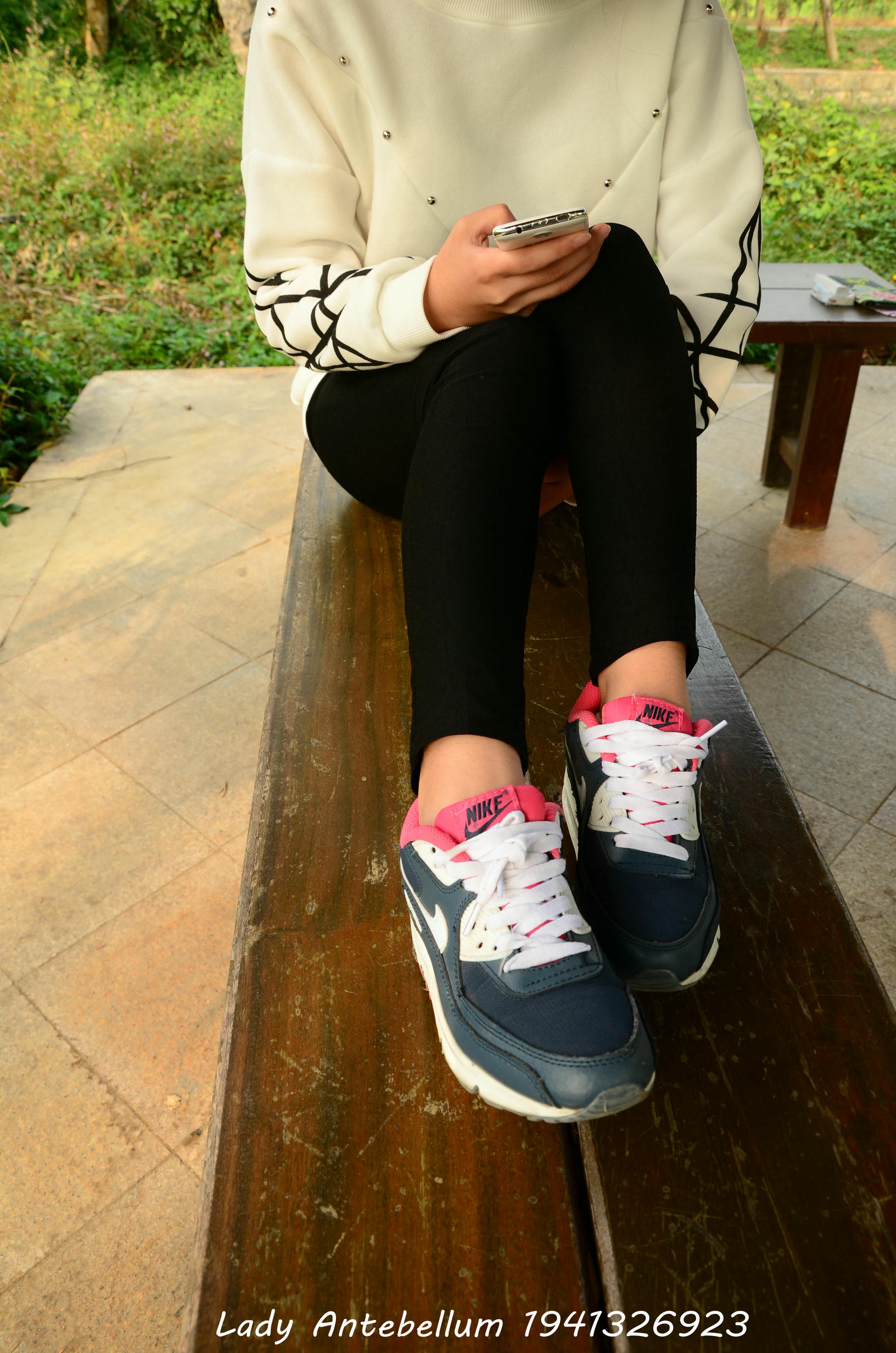 [战前女神] 恋足美腿棉袜女神级摄影套图 014 [80P-125MB]_第1集