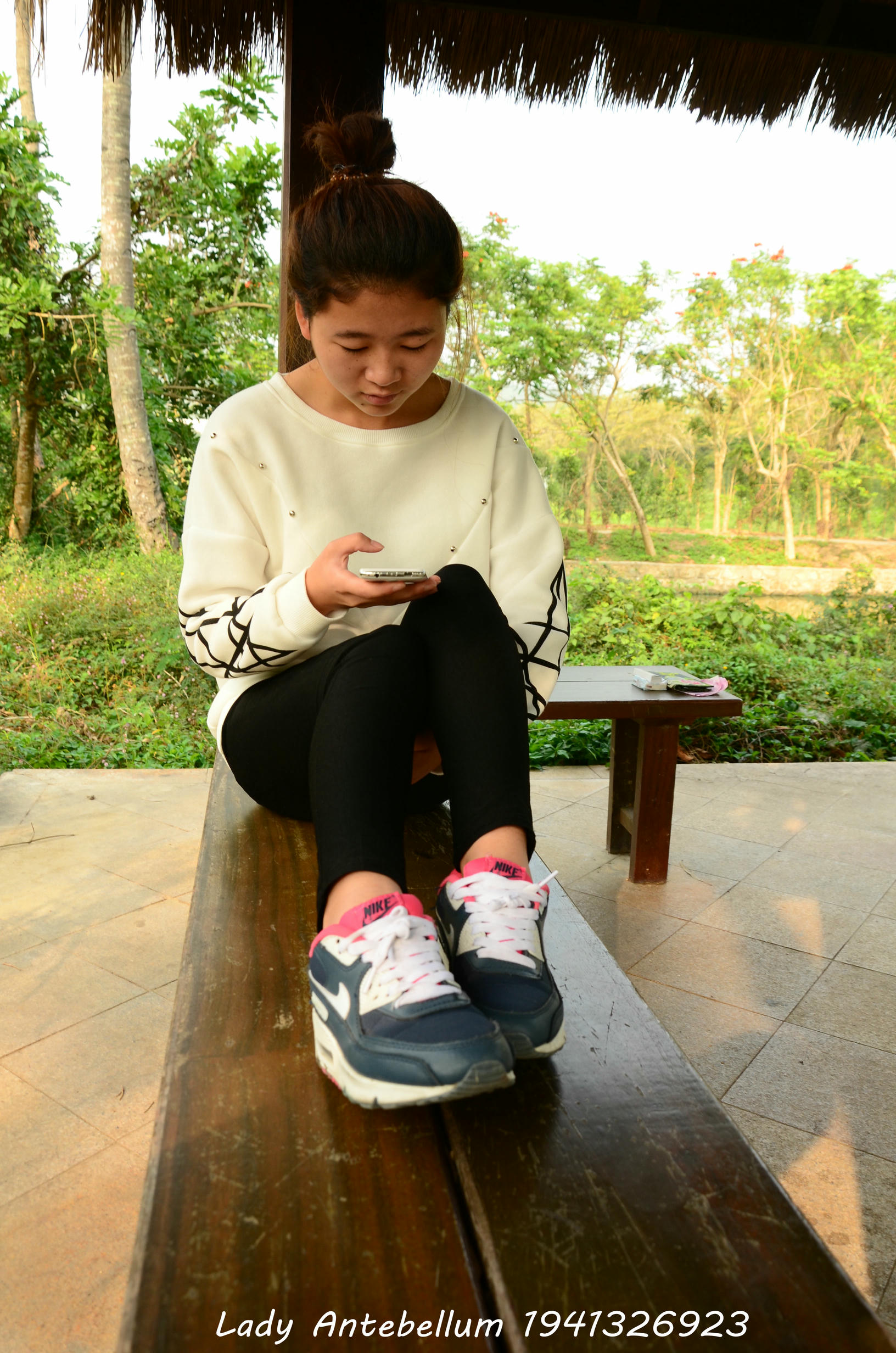 [战前女神] 恋足美腿棉袜女神级摄影套图 014 [80P-125MB]_第1集