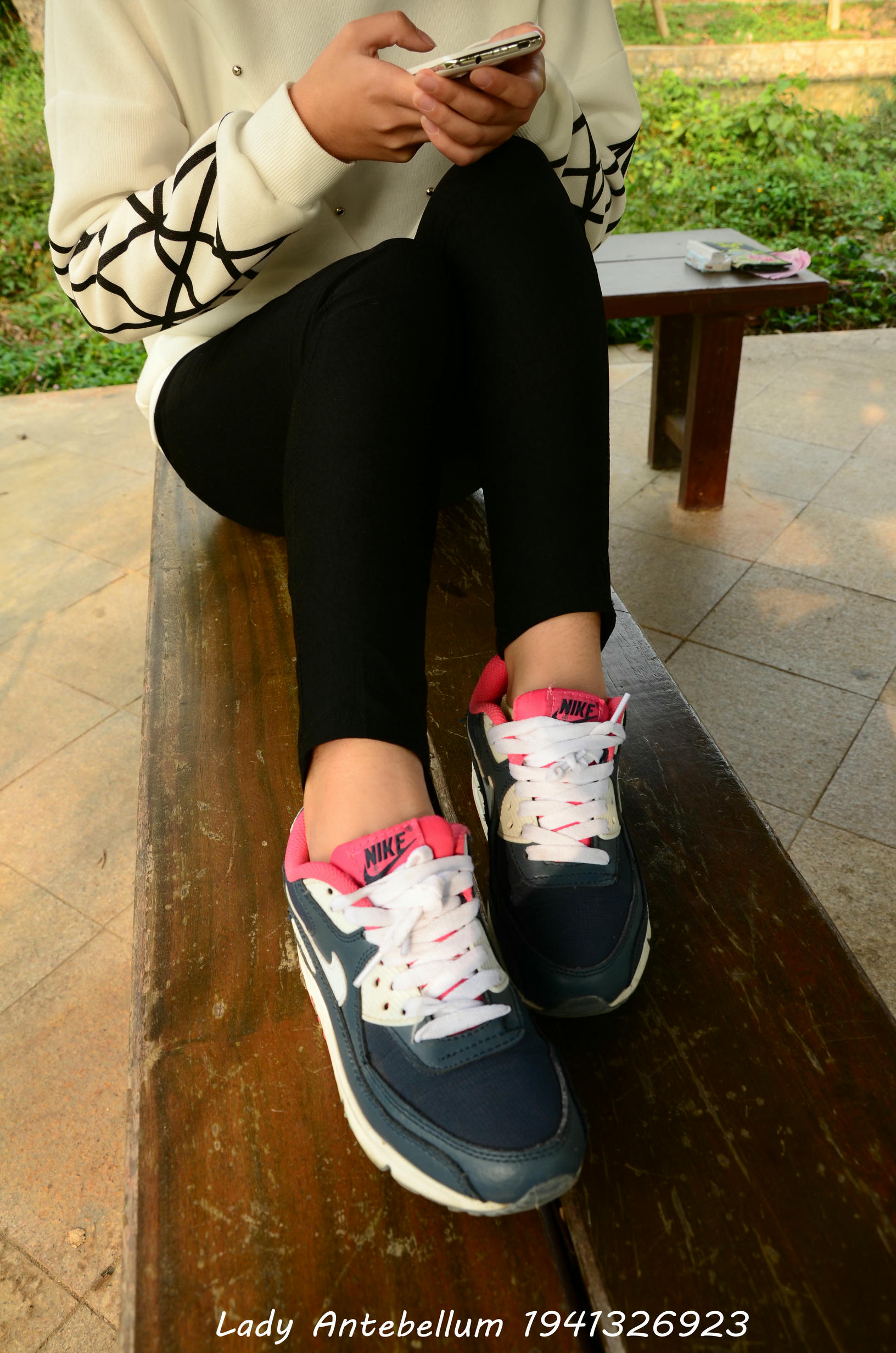 [战前女神] 恋足美腿棉袜女神级摄影套图 014 [80P-125MB]_第1集