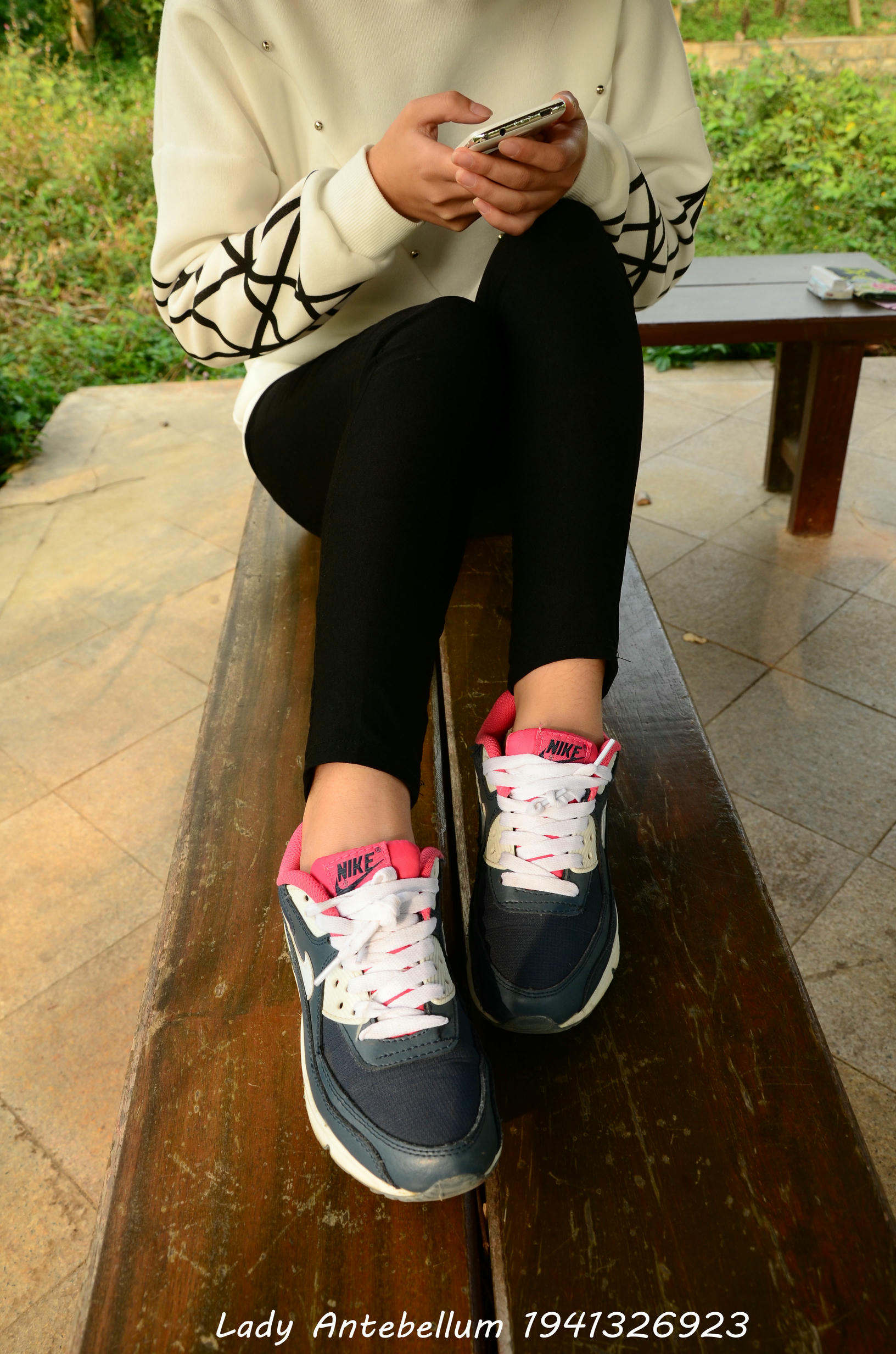 [战前女神] 恋足美腿棉袜女神级摄影套图 014 [80P-125MB]_第1集