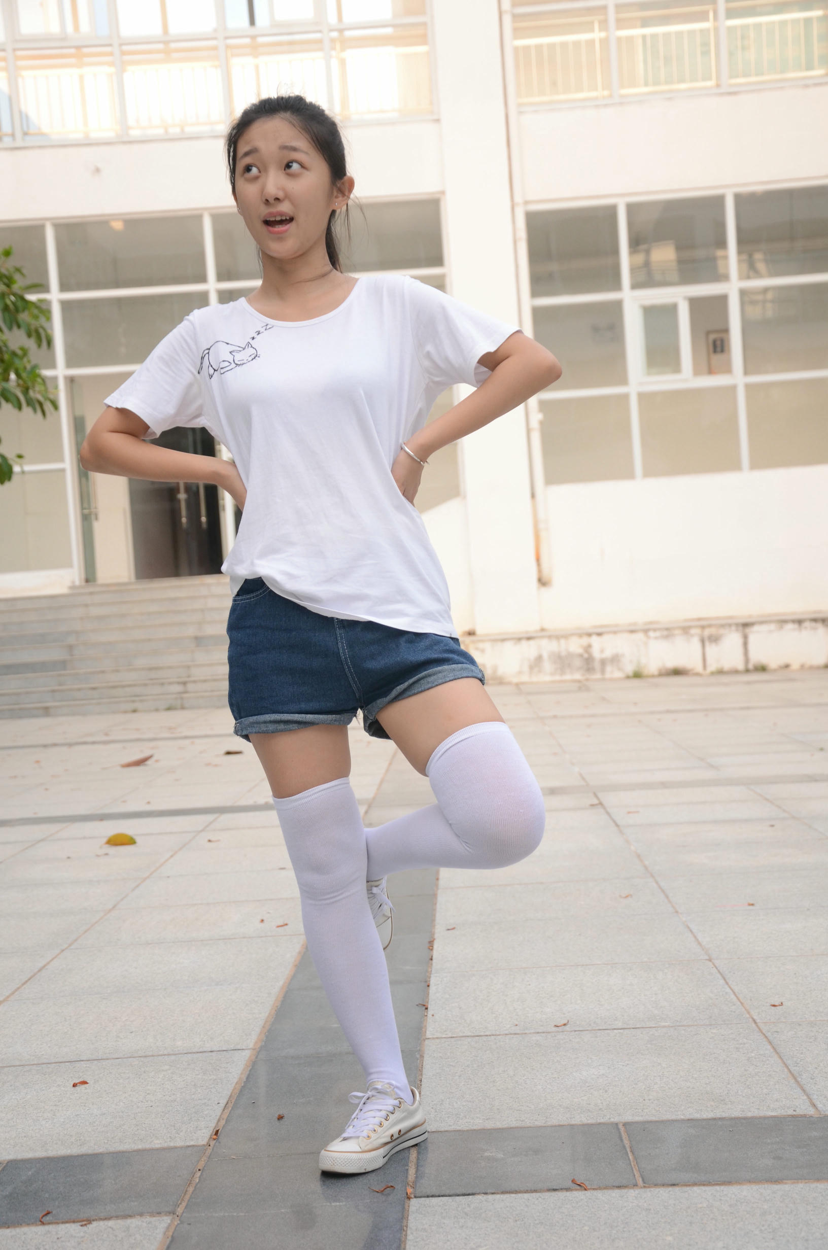 [战前女神] 恋足美腿棉袜女神级摄影套图 2015.05.08特辑 [121P+187M]_第1集