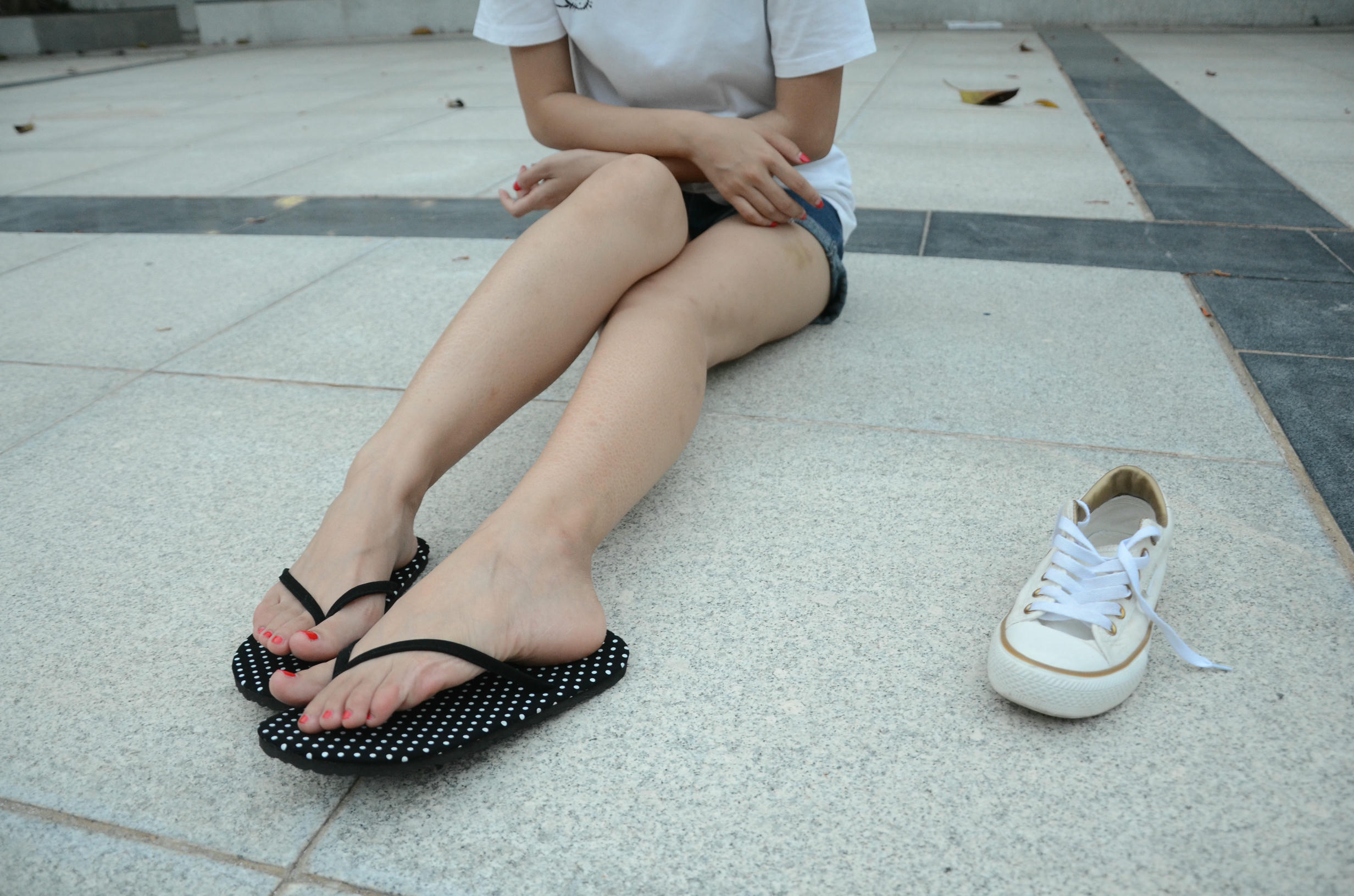 [战前女神] 恋足美腿棉袜女神级摄影套图 2015.05.08特辑 [121P+187M]_第6集