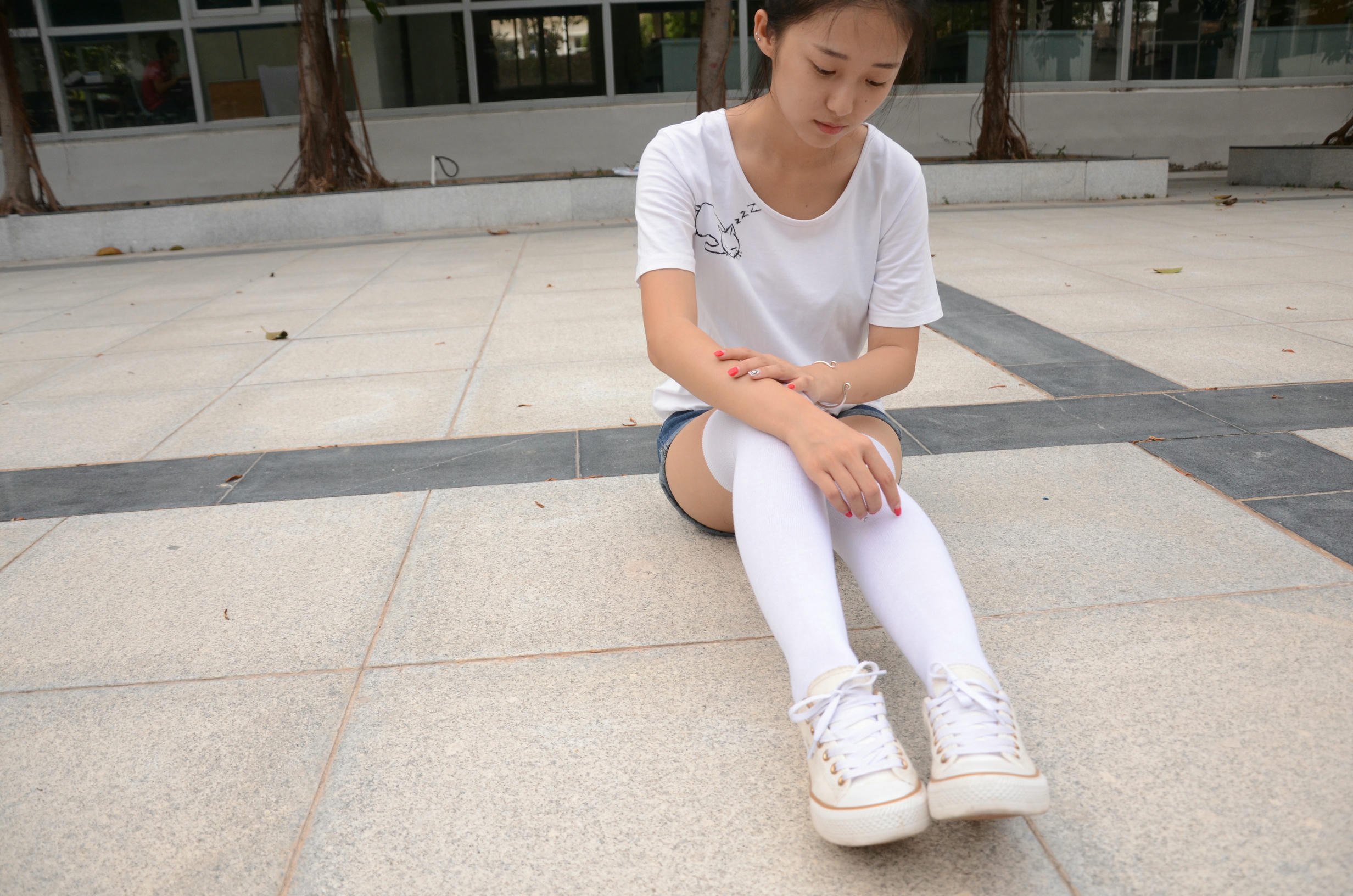 [战前女神] 恋足美腿棉袜女神级摄影套图 2015.05.08特辑 [121P+187M]_第1集