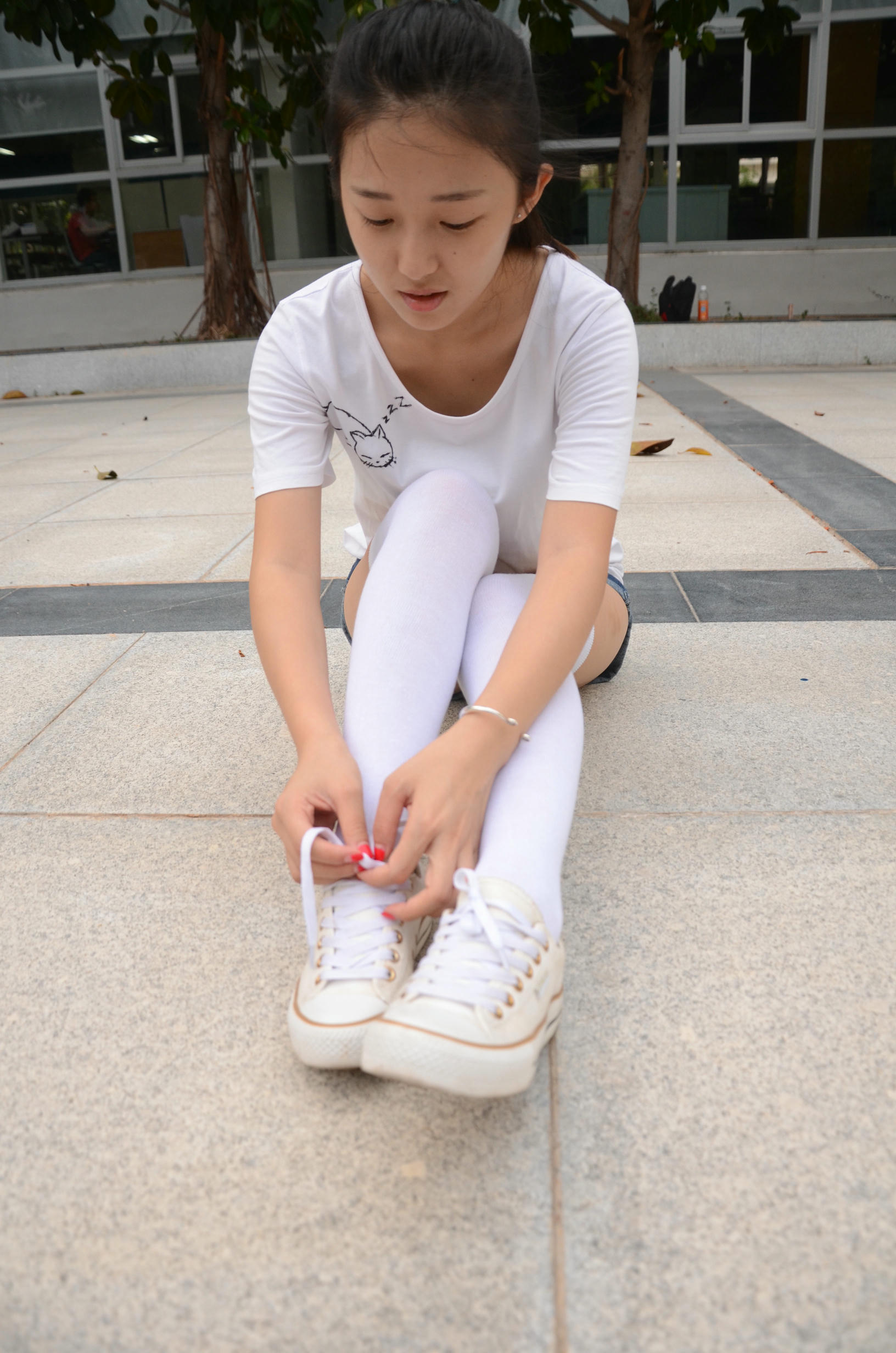 [战前女神] 恋足美腿棉袜女神级摄影套图 2015.05.08特辑 [121P+187M]_第1集