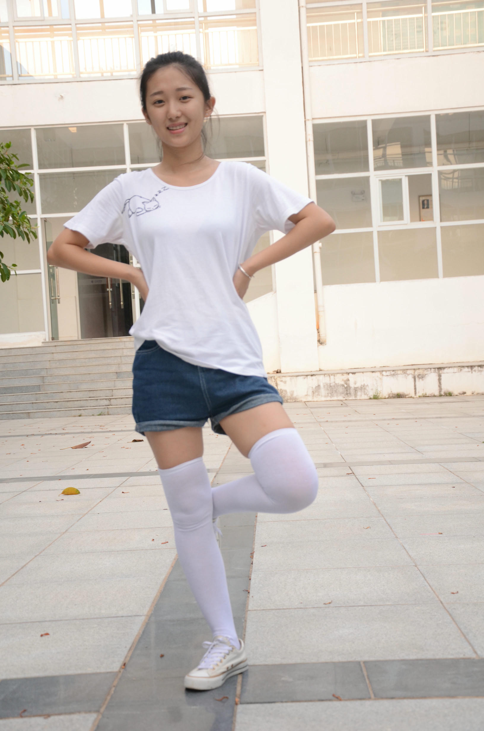 [战前女神] 恋足美腿棉袜女神级摄影套图 2015.05.08特辑 [121P+187M]_第1集