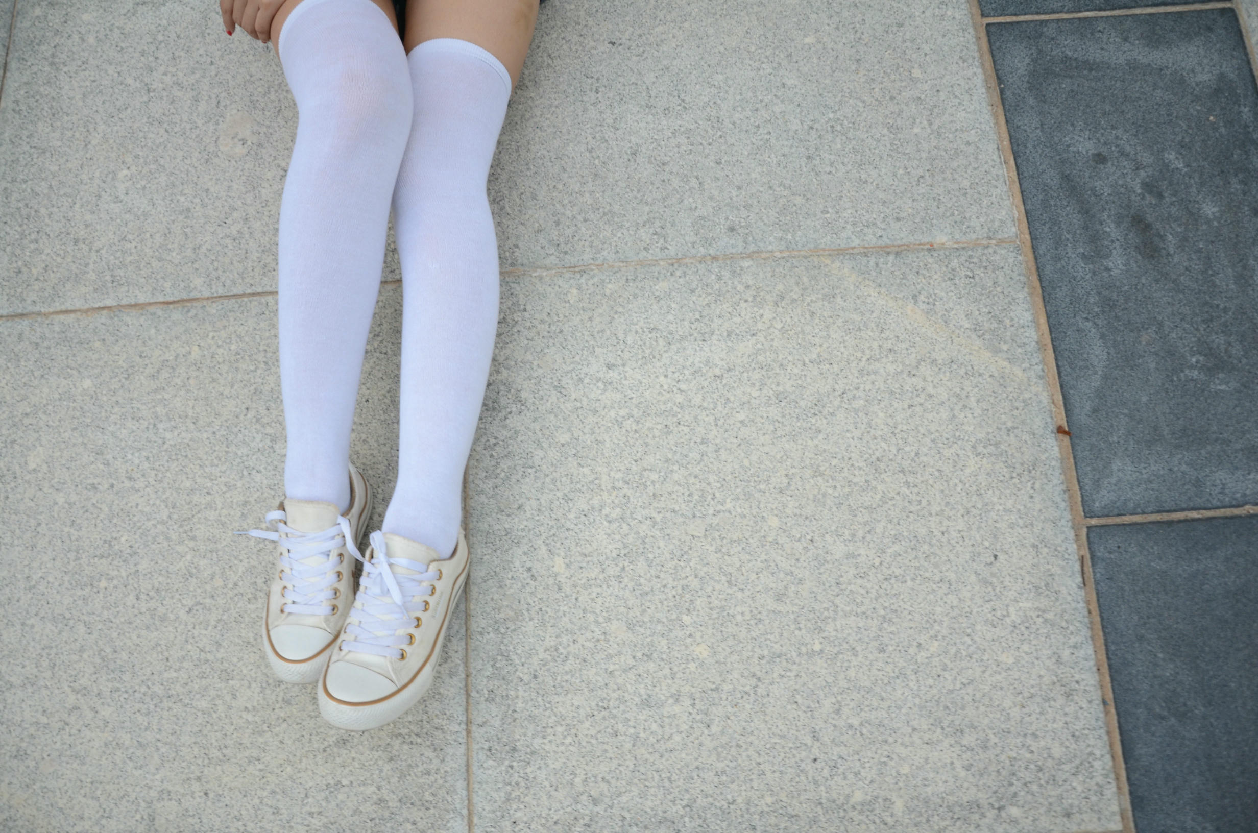 [战前女神] 恋足美腿棉袜女神级摄影套图 2015.05.08特辑 [121P+187M]_第2集