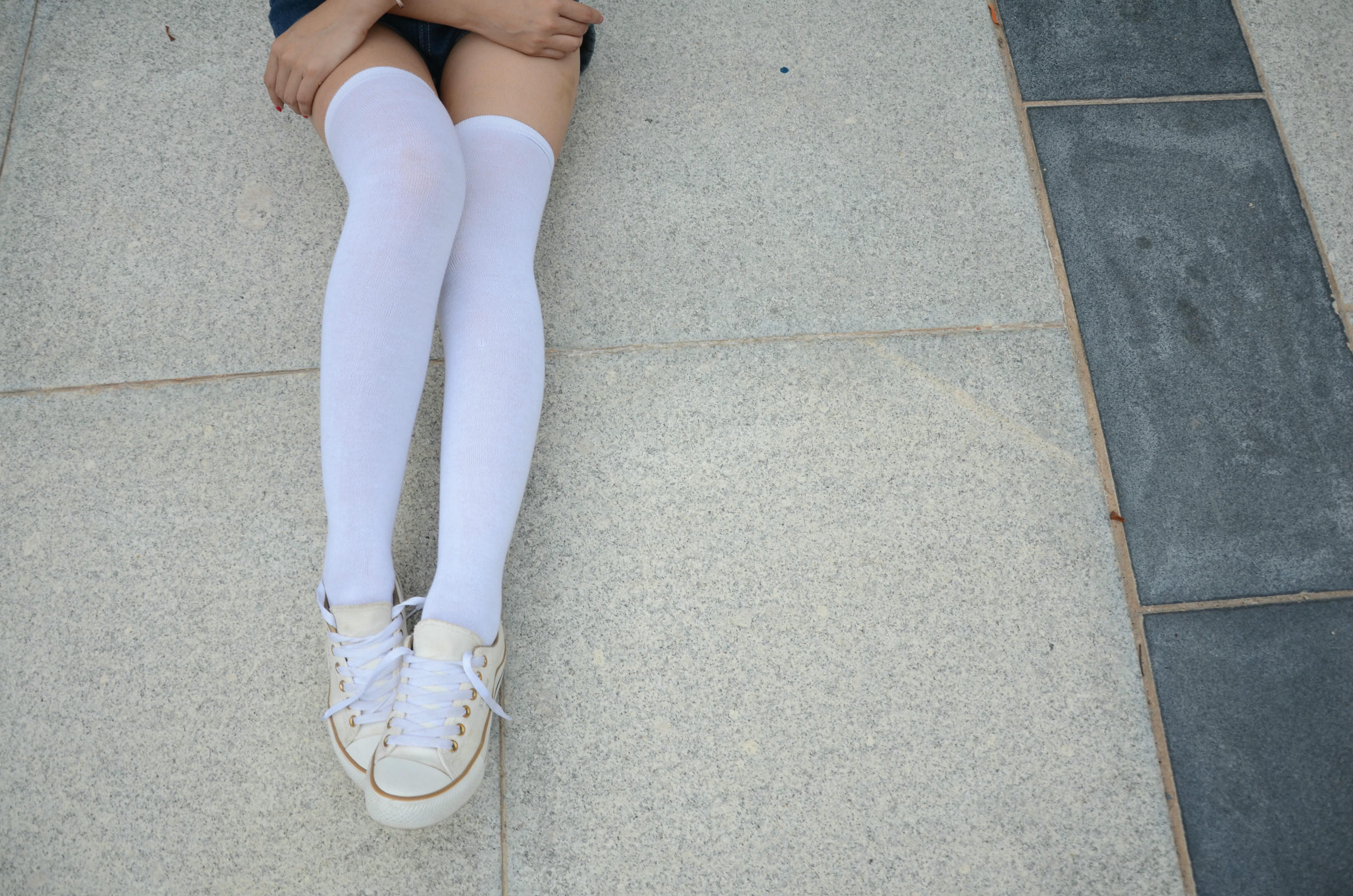 [战前女神] 恋足美腿棉袜女神级摄影套图 2015.05.08特辑 [121P+187M]_第2集