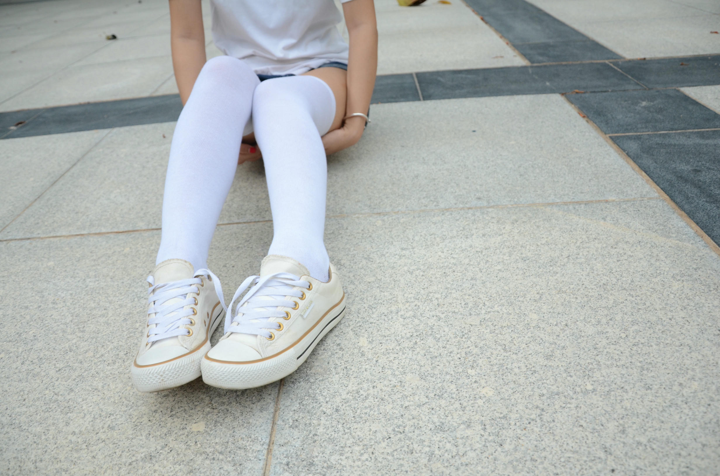 [战前女神] 恋足美腿棉袜女神级摄影套图 2015.05.08特辑 [121P+187M]_第2集