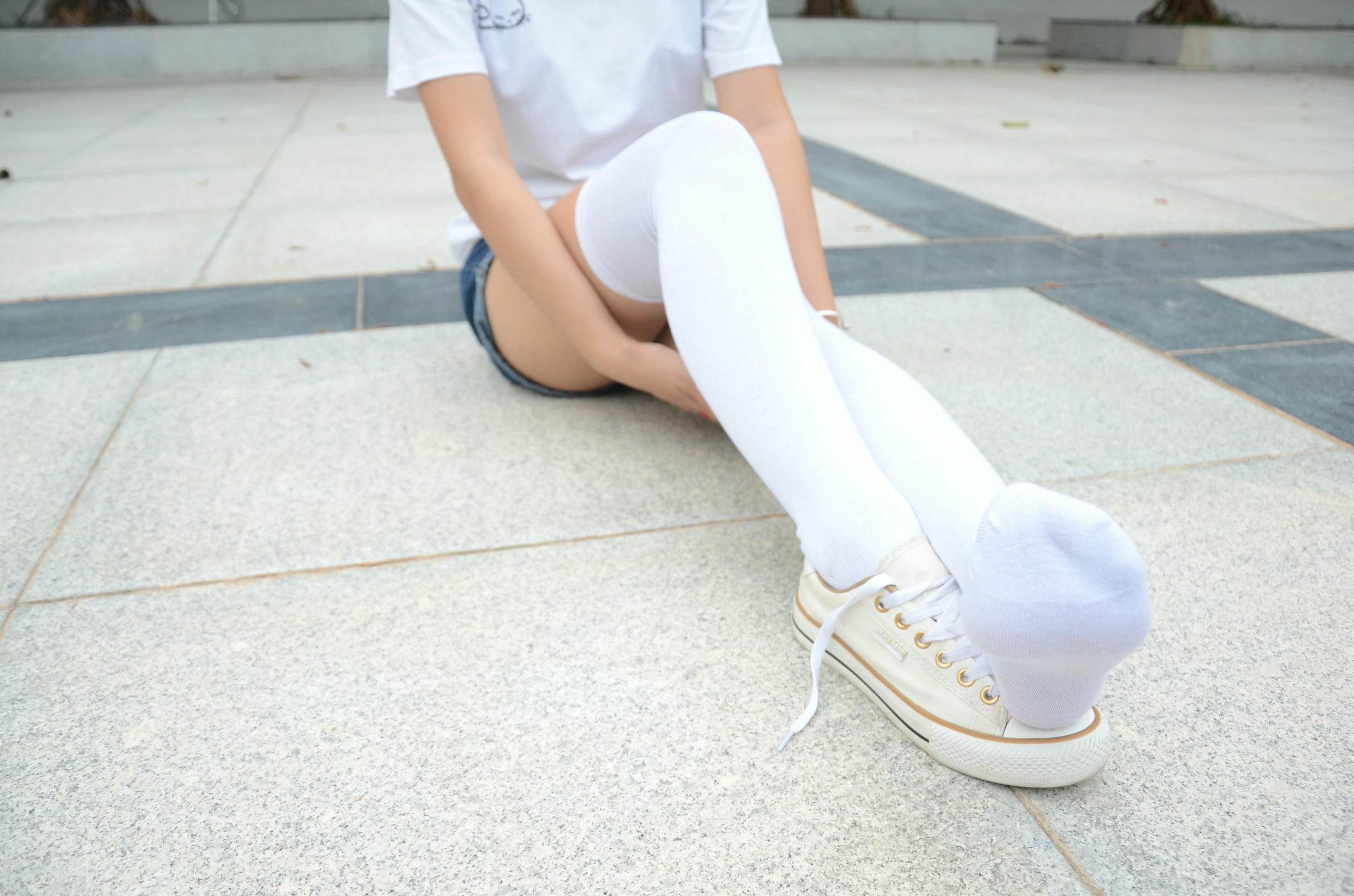 [战前女神] 恋足美腿棉袜女神级摄影套图 2015.05.08特辑 [121P+187M]_第2集