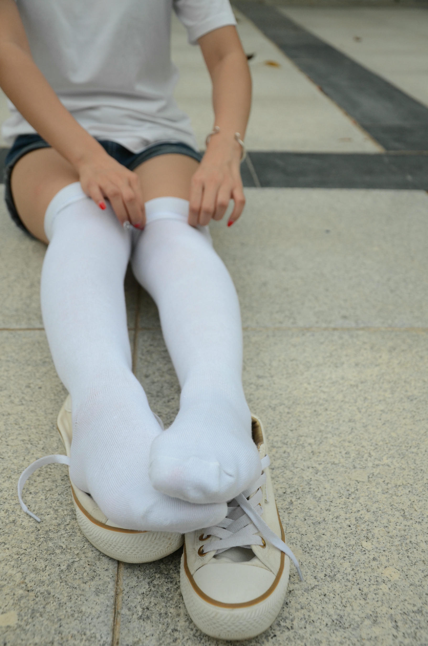 [战前女神] 恋足美腿棉袜女神级摄影套图 2015.05.08特辑 [121P+187M]_第3集