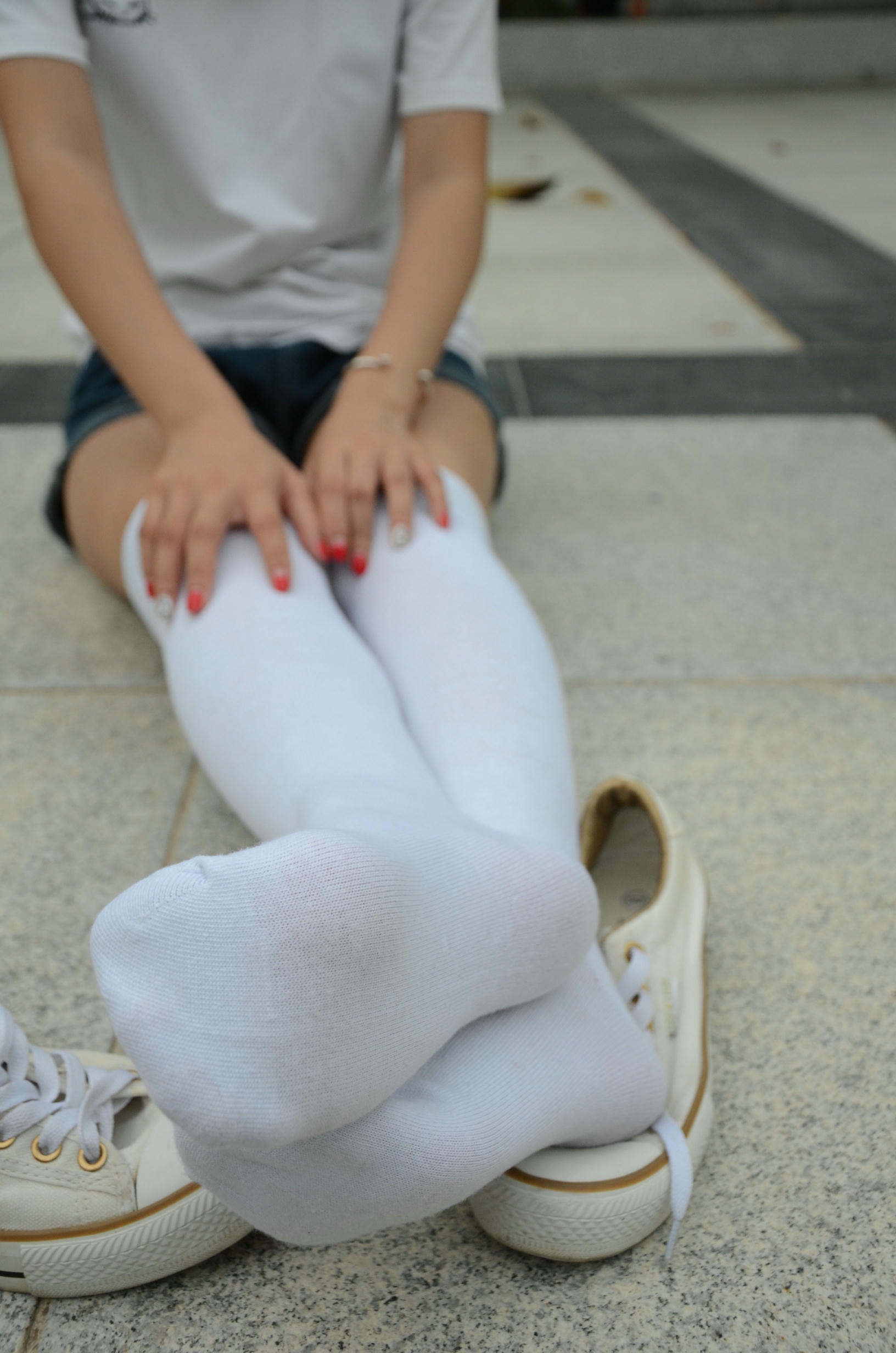 [战前女神] 恋足美腿棉袜女神级摄影套图 2015.05.08特辑 [121P+187M]_第3集