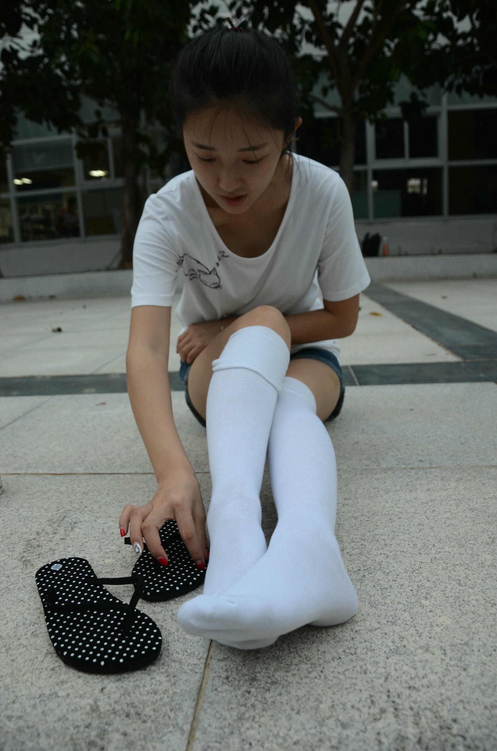 [战前女神] 恋足美腿棉袜女神级摄影套图 2015.05.08特辑 [121P+187M]_第4集