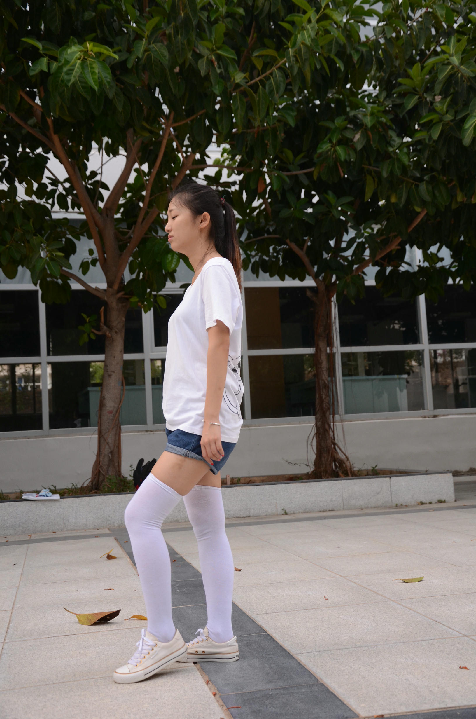 [战前女神] 恋足美腿棉袜女神级摄影套图 2015.05.08特辑 [121P+187M]_第1集