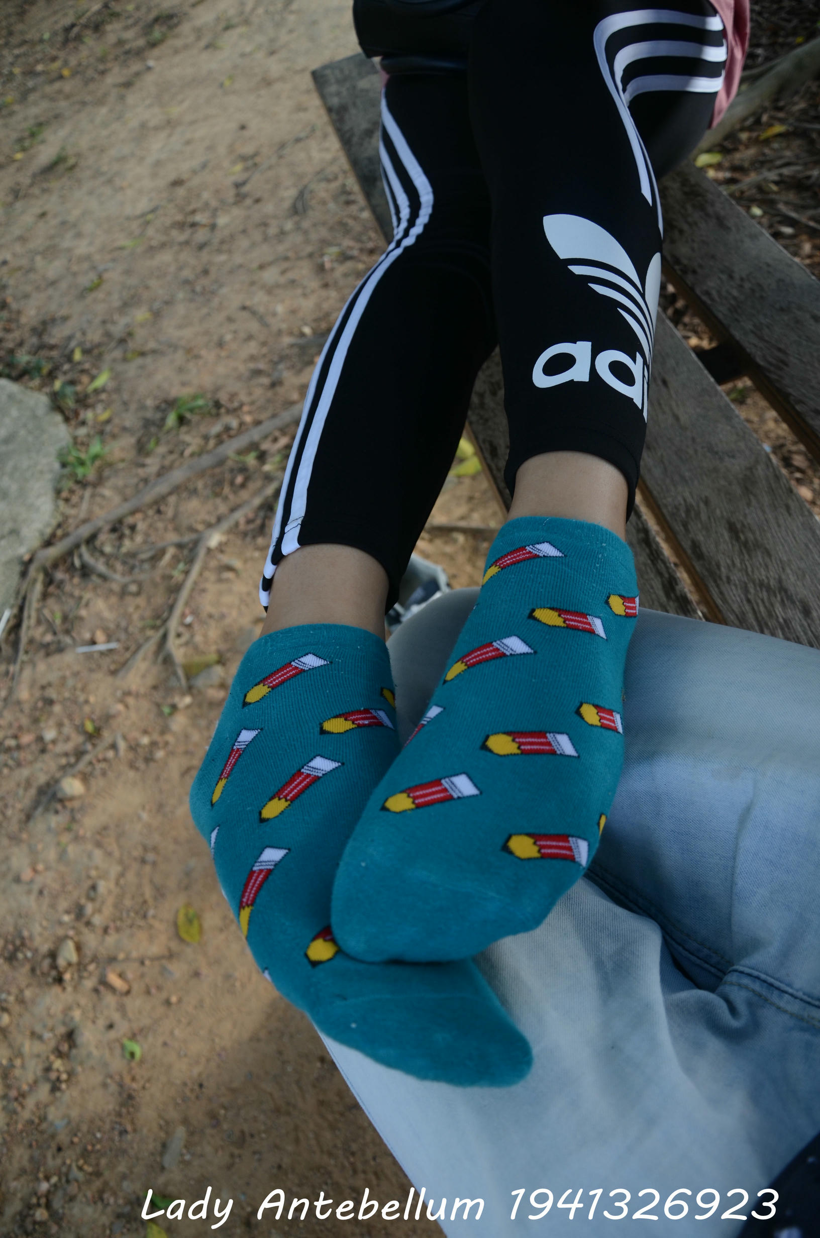 [战前女神] 恋足美腿棉袜女神级摄影套图 2015.06.01特辑 [134P+273M]_第6集