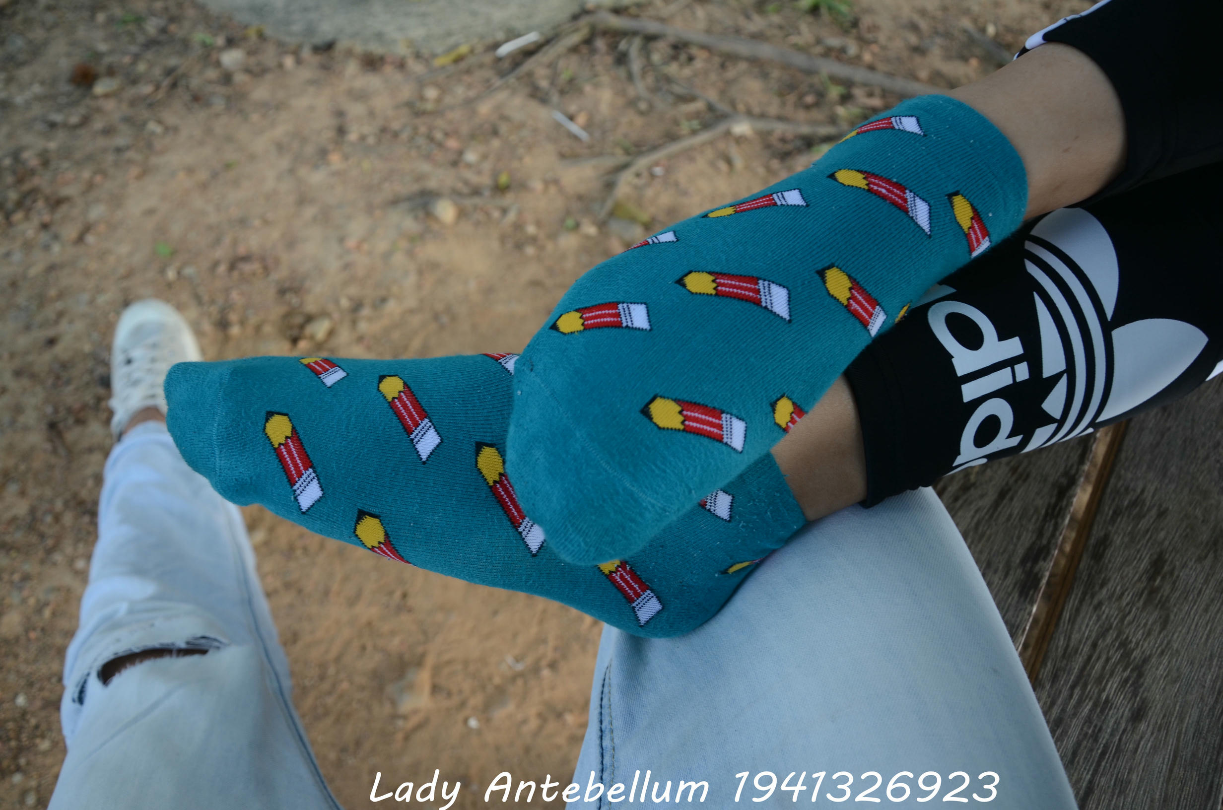 [战前女神] 恋足美腿棉袜女神级摄影套图 2015.06.01特辑 [134P+273M]_第7集