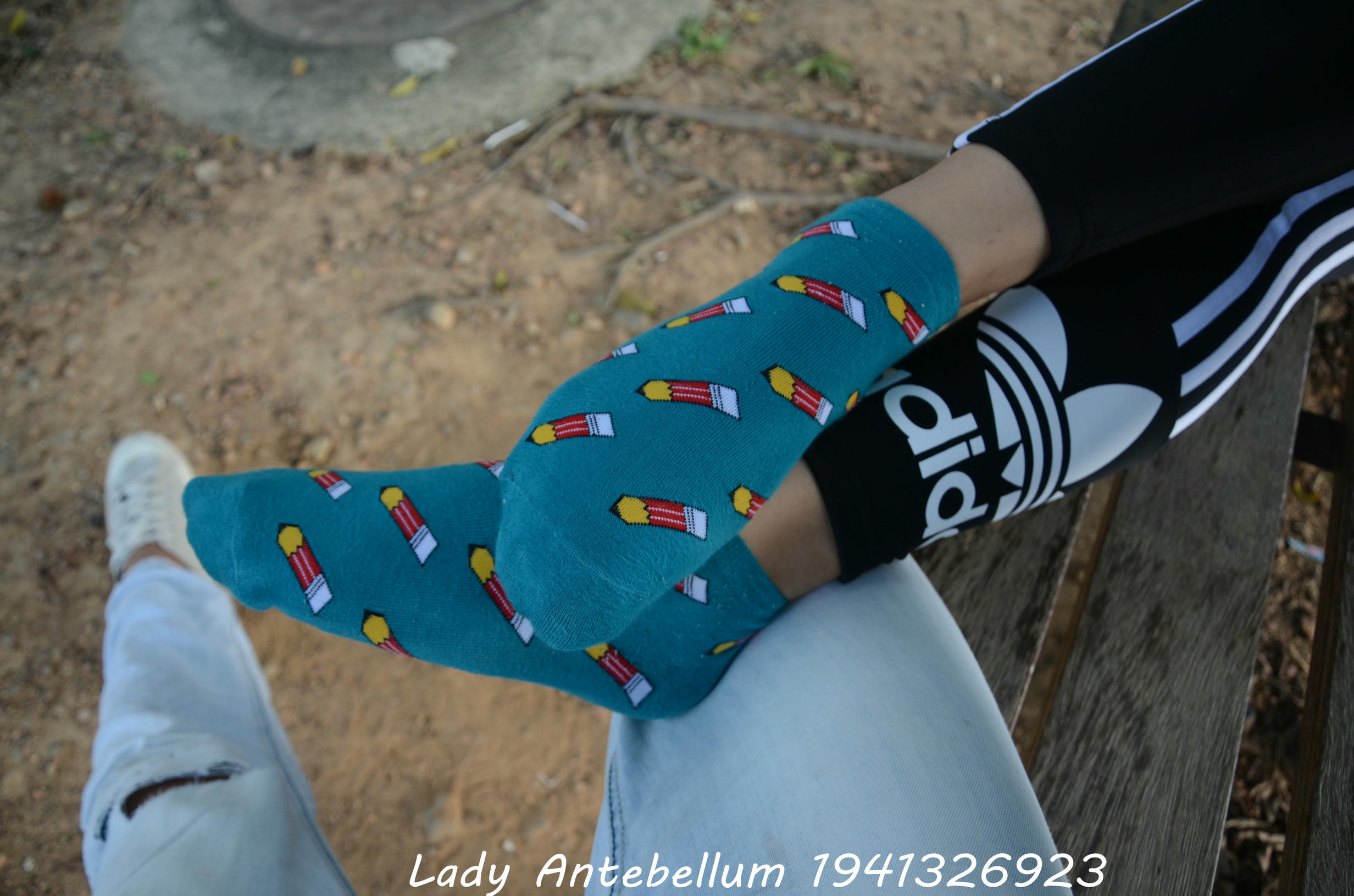 [战前女神] 恋足美腿棉袜女神级摄影套图 2015.06.01特辑 [134P+273M]_第7集