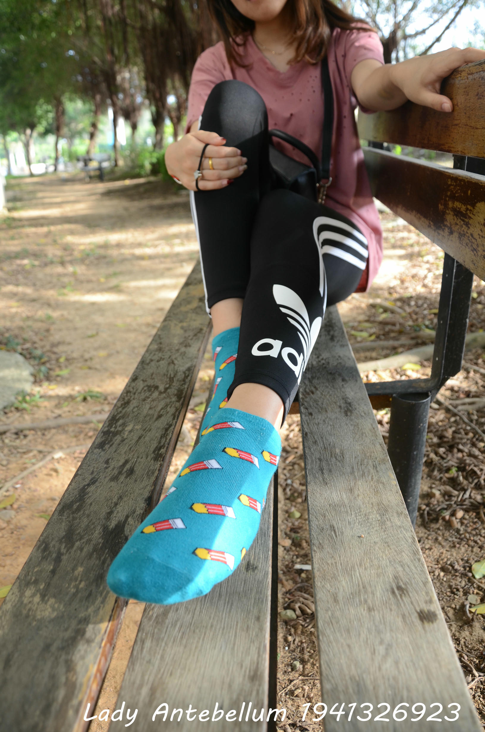 [战前女神] 恋足美腿棉袜女神级摄影套图 2015.06.01特辑 [134P+273M]_第3集