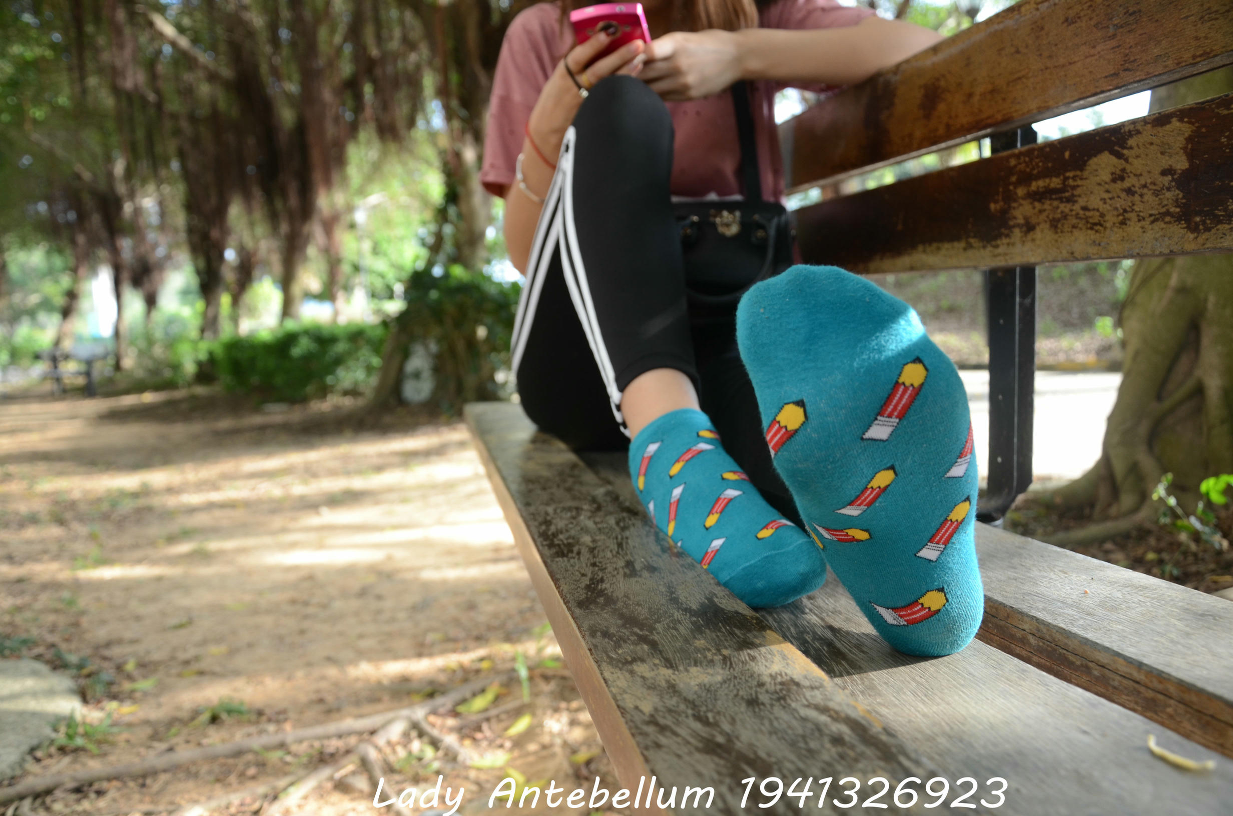 [战前女神] 恋足美腿棉袜女神级摄影套图 2015.06.01特辑 [134P+273M]_第3集