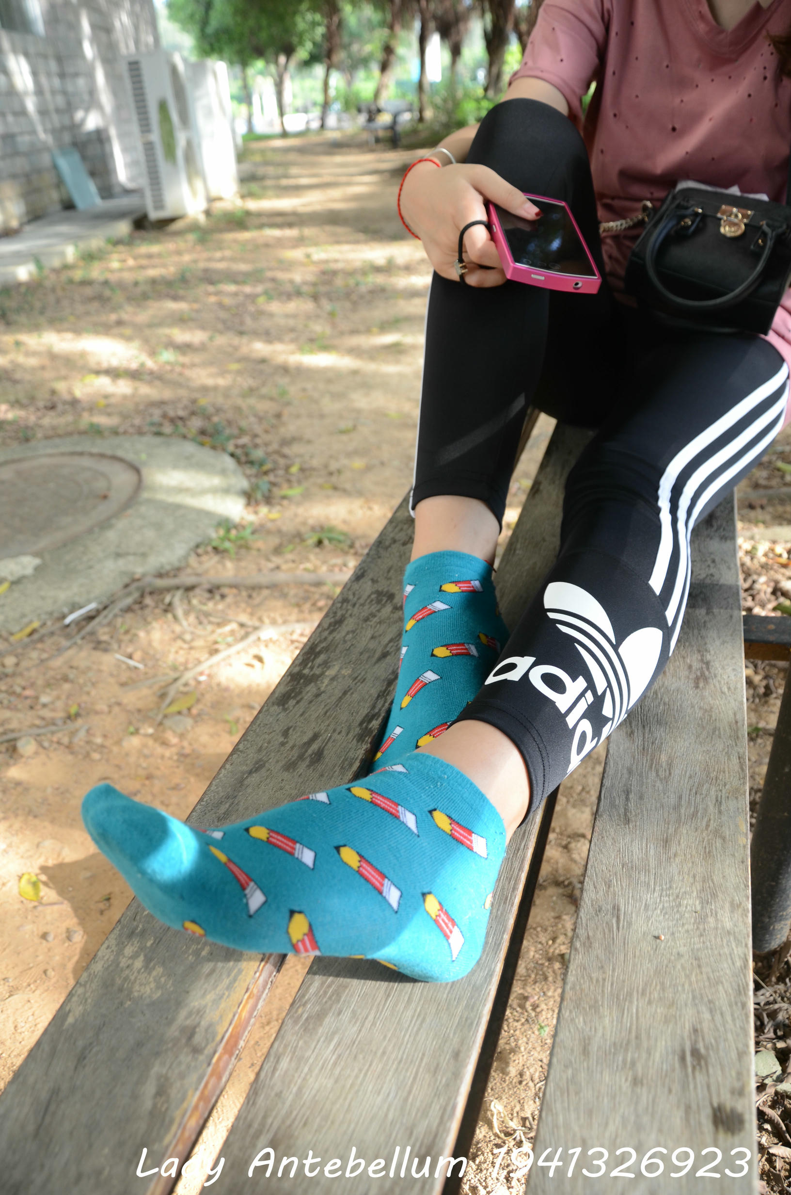 [战前女神] 恋足美腿棉袜女神级摄影套图 2015.06.01特辑 [134P+273M]_第3集