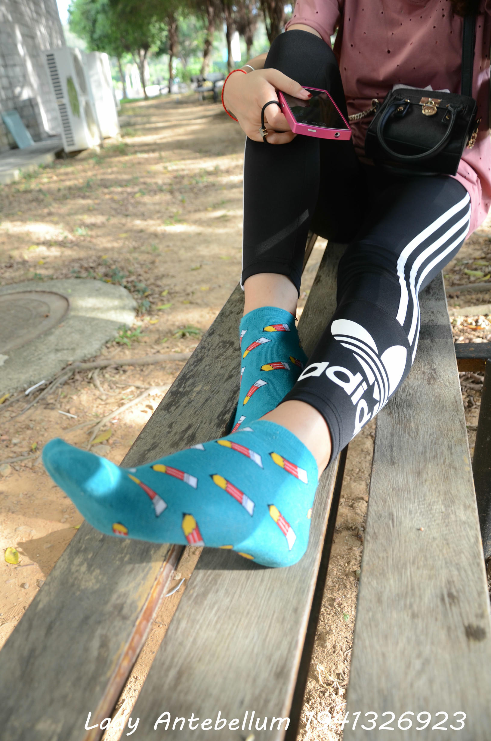 [战前女神] 恋足美腿棉袜女神级摄影套图 2015.06.01特辑 [134P+273M]_第3集