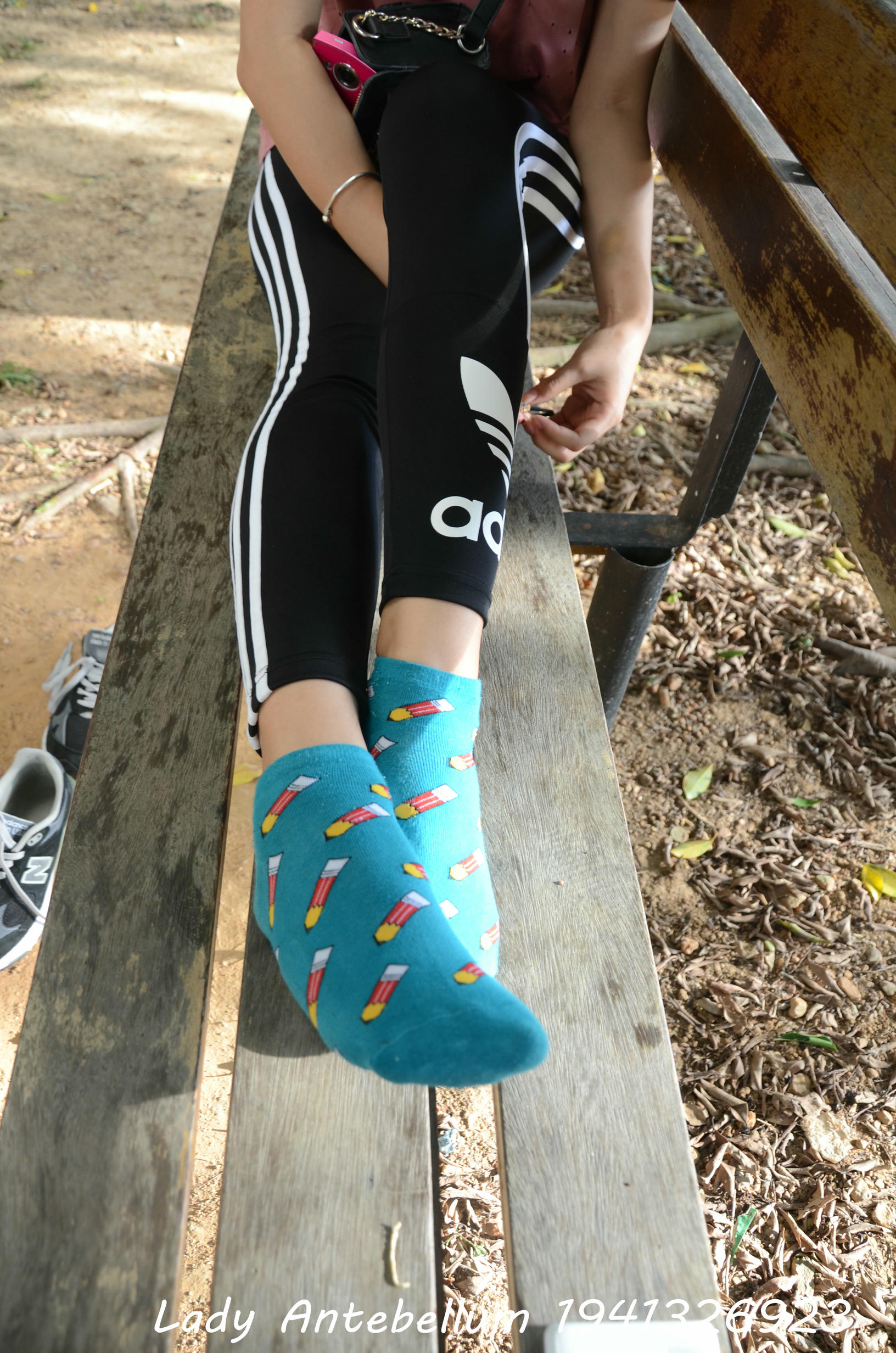 [战前女神] 恋足美腿棉袜女神级摄影套图 2015.06.01特辑 [134P+273M]_第4集