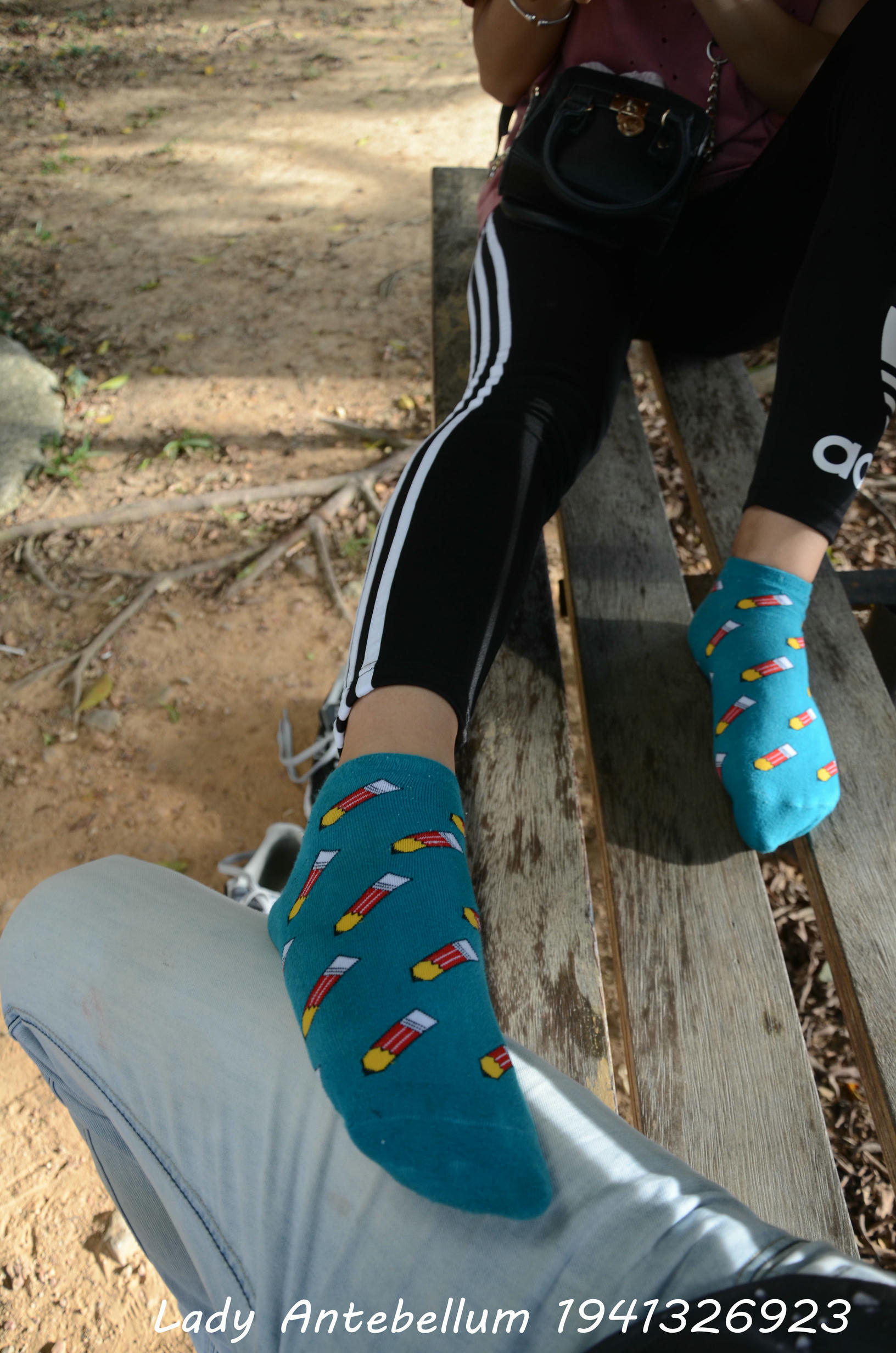 [战前女神] 恋足美腿棉袜女神级摄影套图 2015.06.01特辑 [134P+273M]_第4集