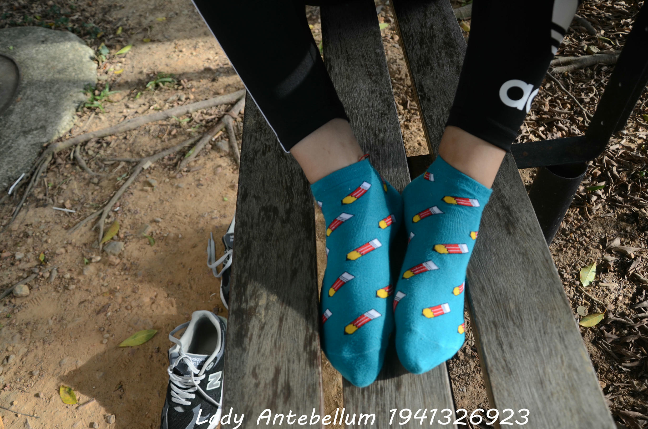 [战前女神] 恋足美腿棉袜女神级摄影套图 2015.06.01特辑 [134P+273M]_第4集