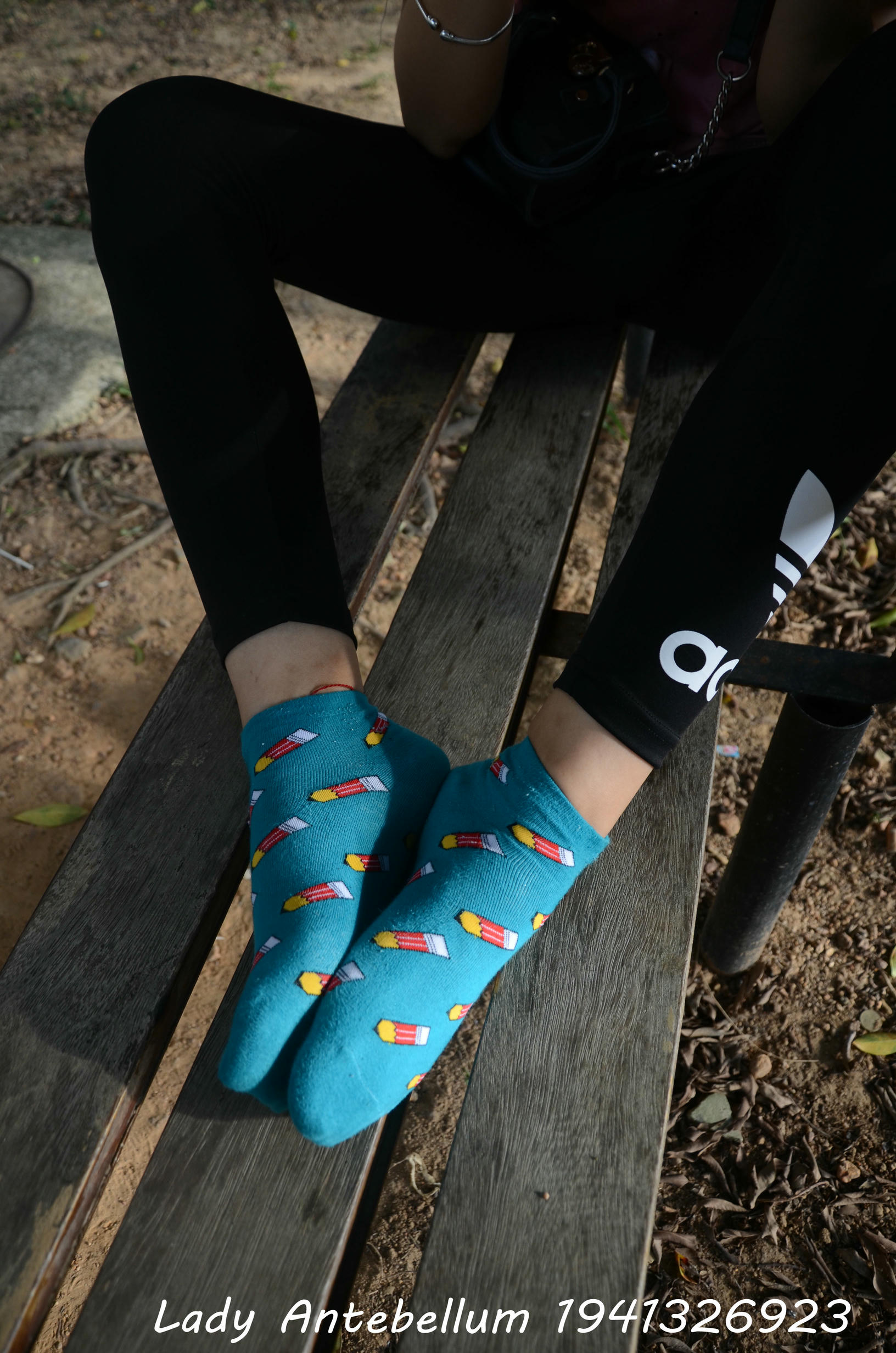 [战前女神] 恋足美腿棉袜女神级摄影套图 2015.06.01特辑 [134P+273M]_第4集