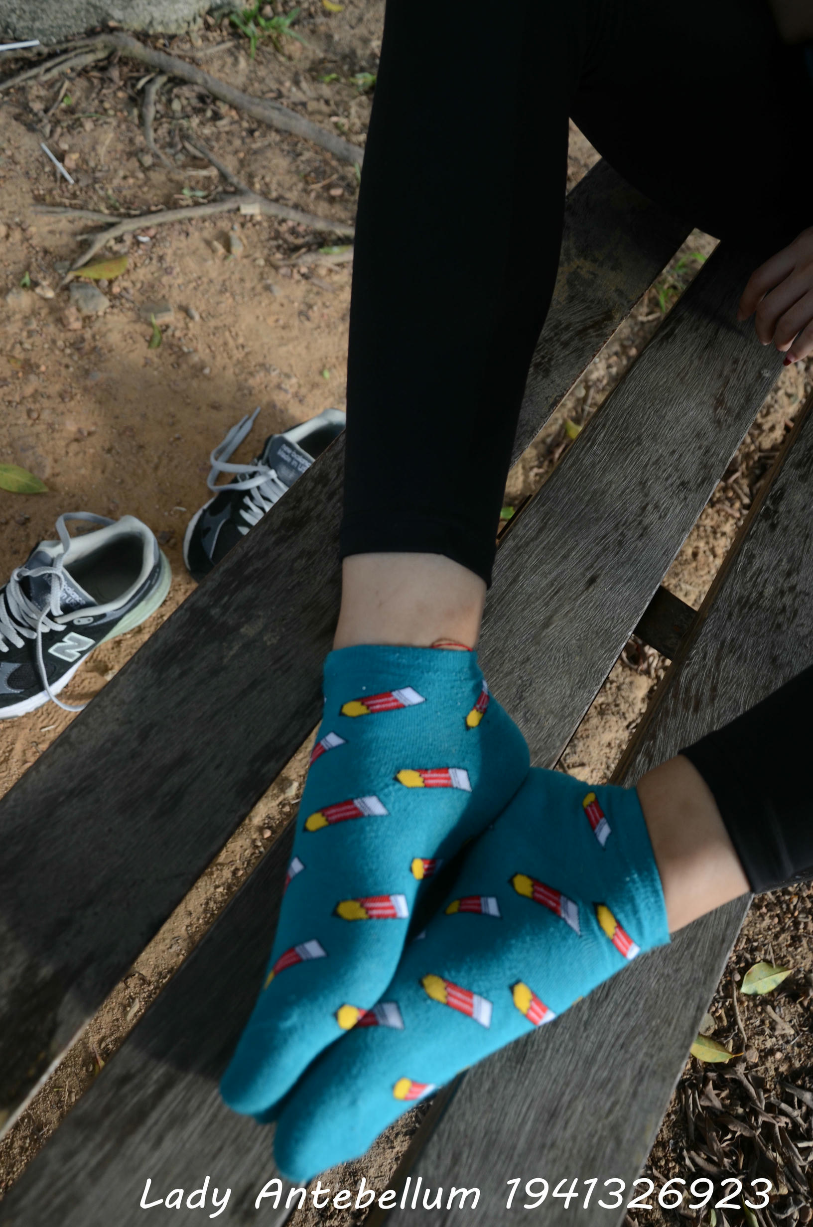 [战前女神] 恋足美腿棉袜女神级摄影套图 2015.06.01特辑 [134P+273M]_第4集