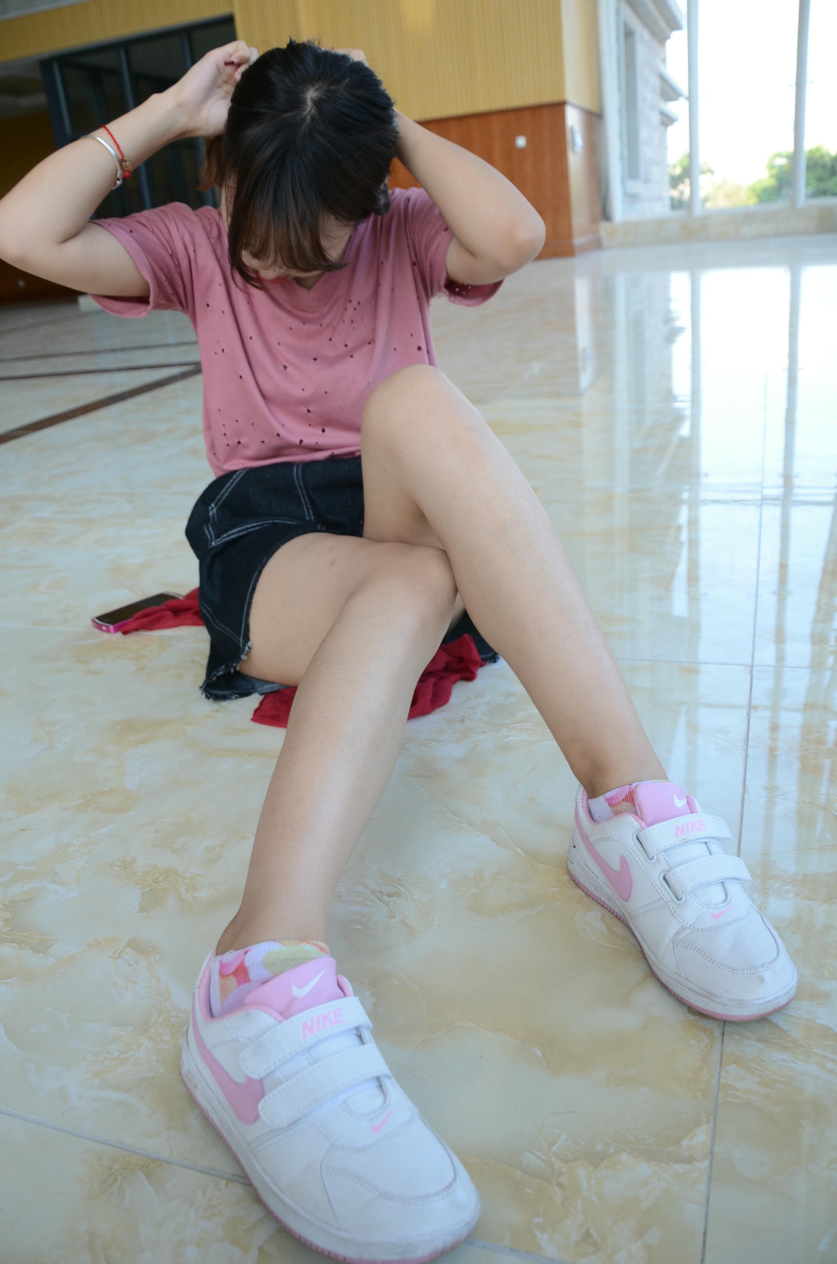 [战前女神] 恋足美腿棉袜女神级摄影套图 2015.06.02特辑 [125P+174M]_第1集