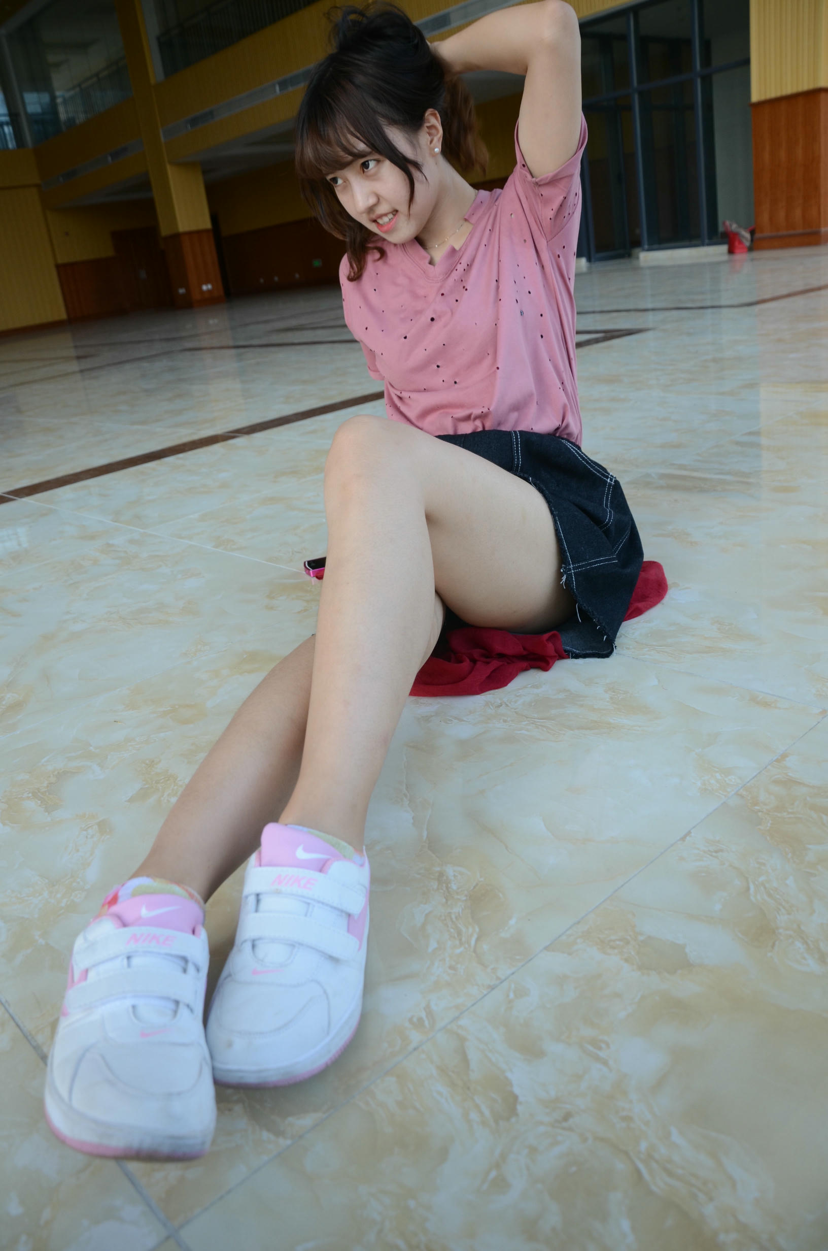 [战前女神] 恋足美腿棉袜女神级摄影套图 2015.06.02特辑 [125P+174M]_第1集