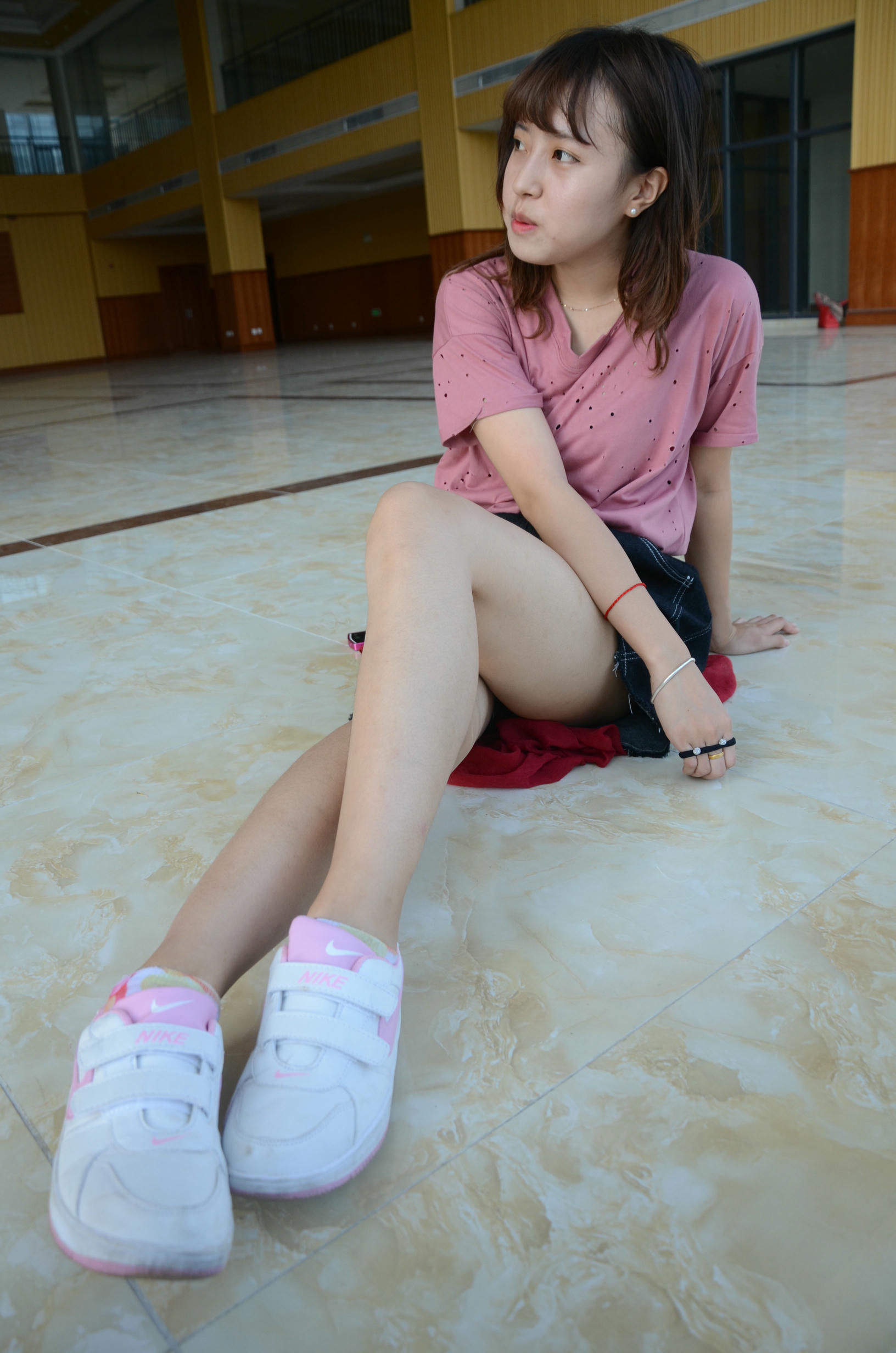 [战前女神] 恋足美腿棉袜女神级摄影套图 2015.06.02特辑 [125P+174M]_第1集