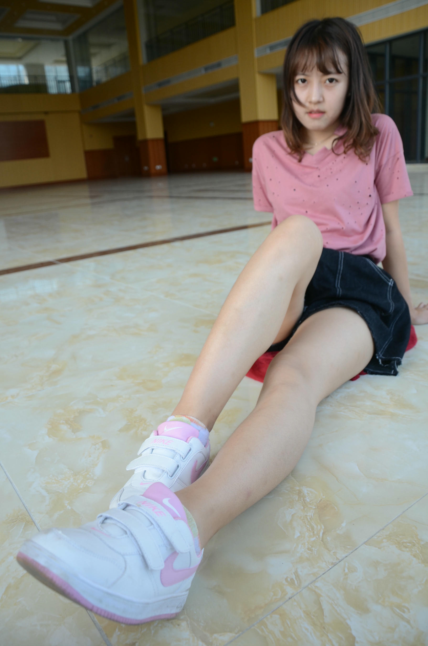 [战前女神] 恋足美腿棉袜女神级摄影套图 2015.06.02特辑 [125P+174M]_第1集