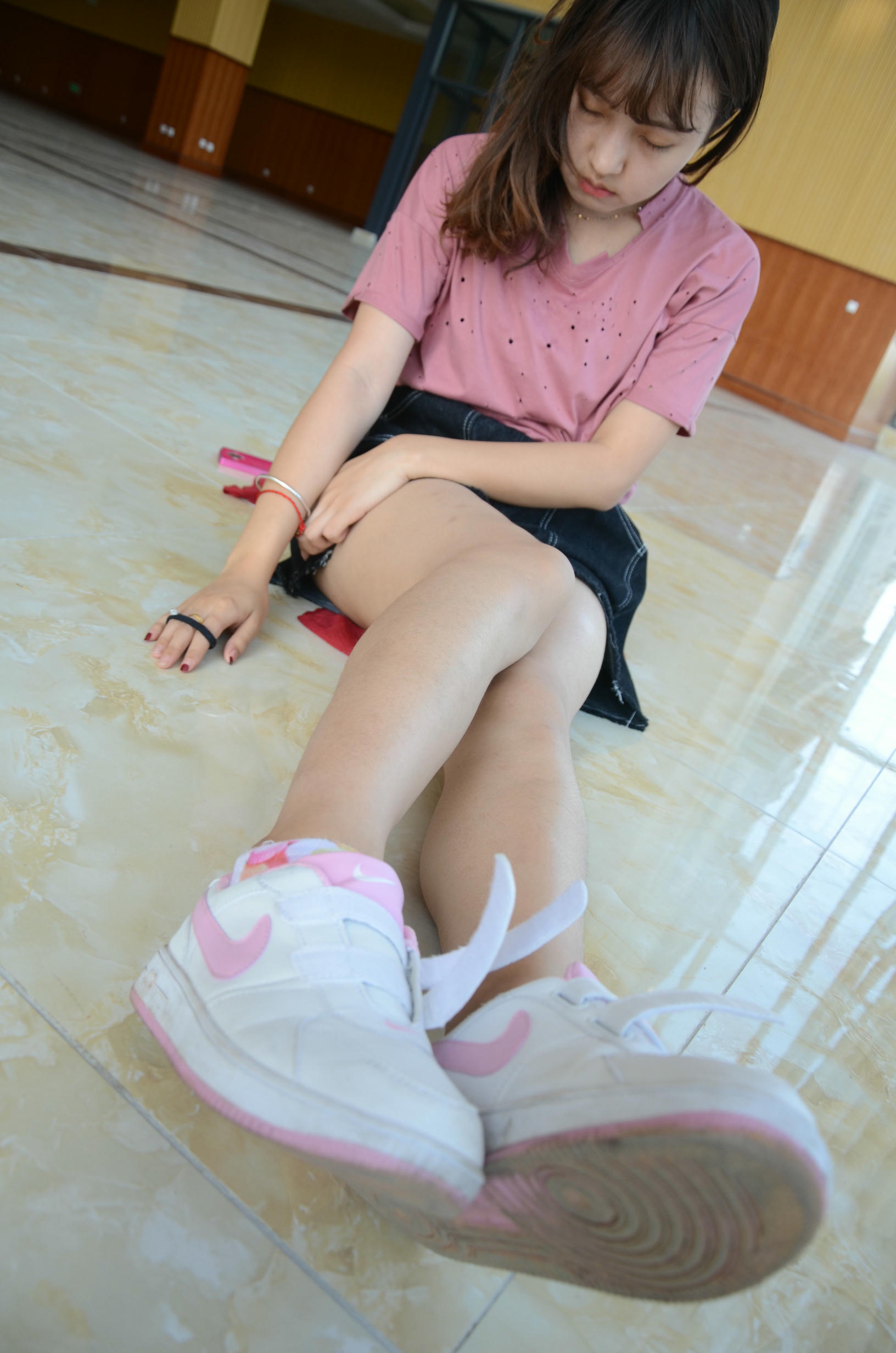 [战前女神] 恋足美腿棉袜女神级摄影套图 2015.06.02特辑 [125P+174M]_第2集