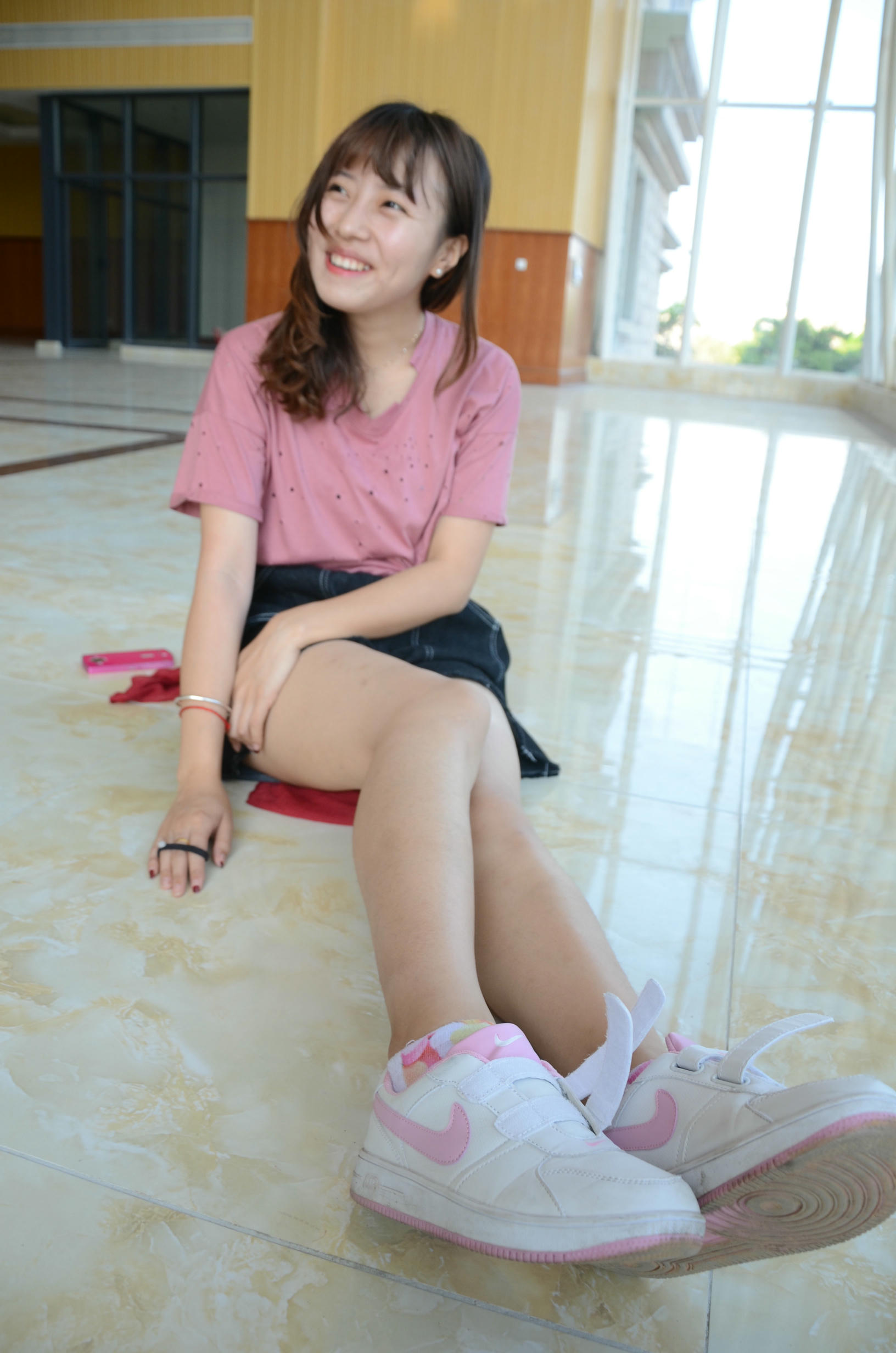 [战前女神] 恋足美腿棉袜女神级摄影套图 2015.06.02特辑 [125P+174M]_第2集