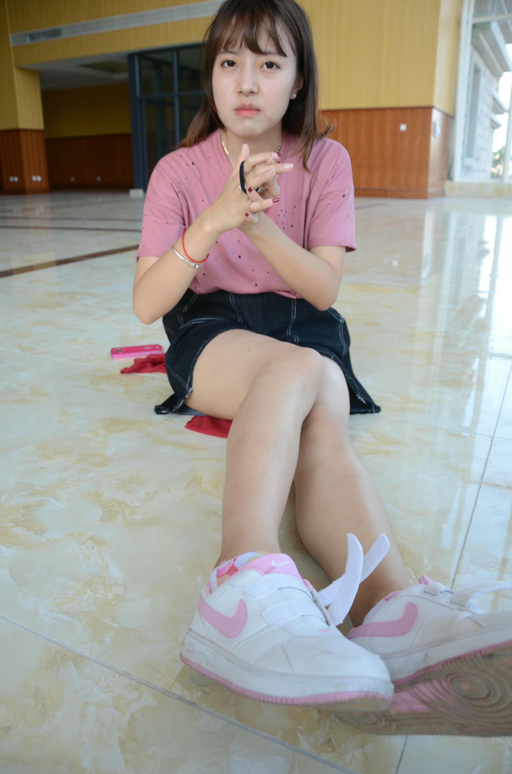 [战前女神] 恋足美腿棉袜女神级摄影套图 2015.06.02特辑 [125P+174M]_第2集