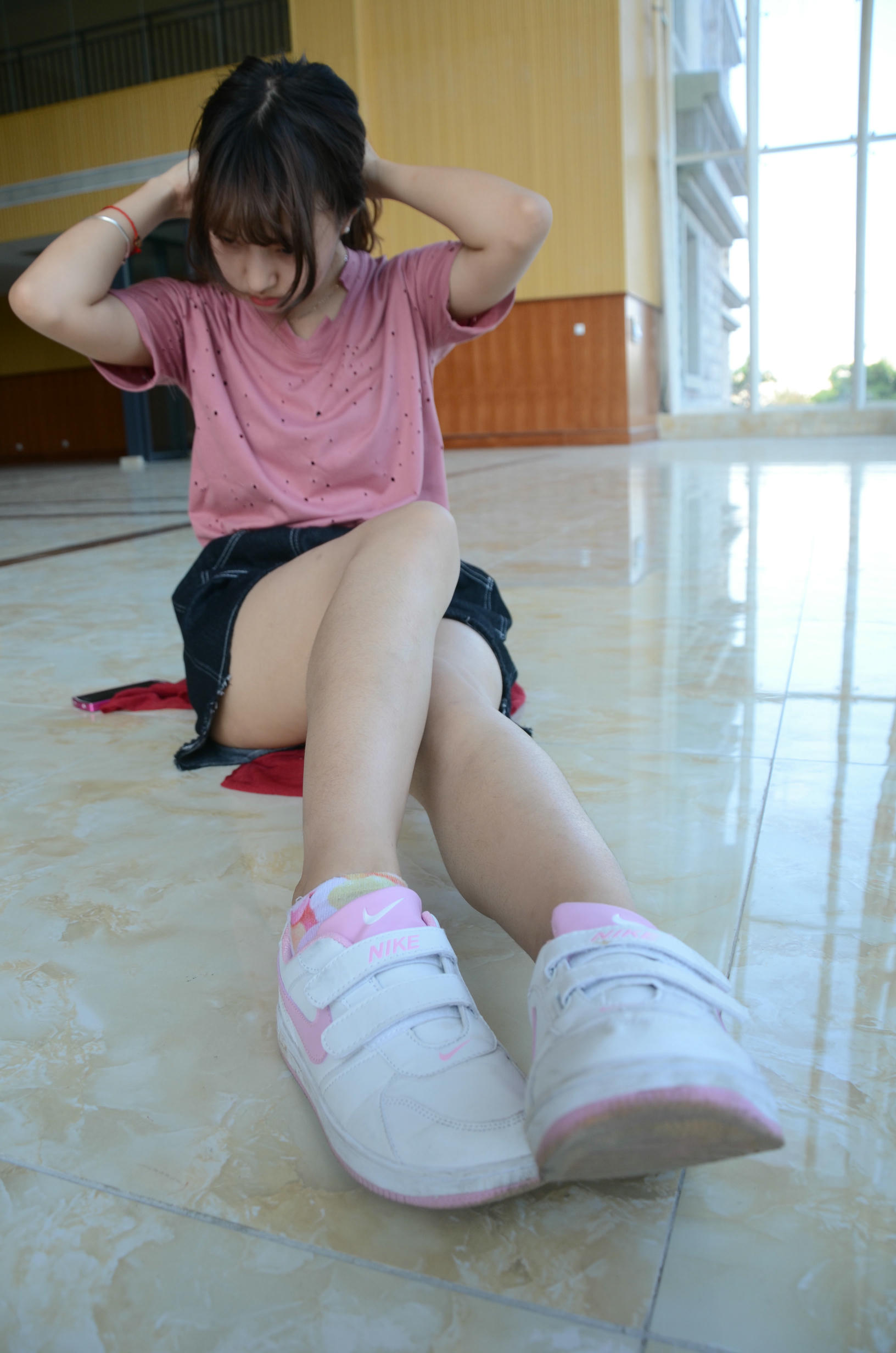 [战前女神] 恋足美腿棉袜女神级摄影套图 2015.06.02特辑 [125P+174M]_第1集