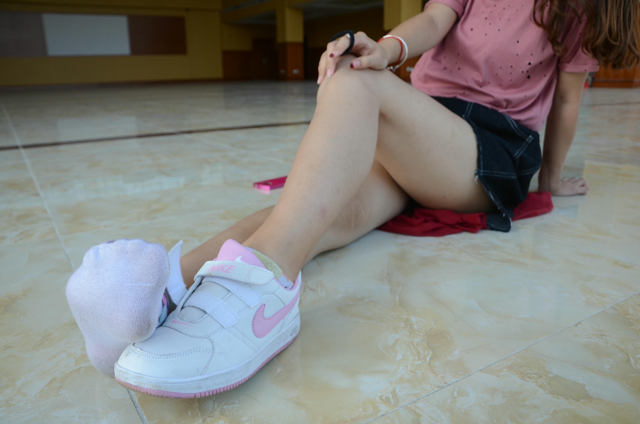 [战前女神] 恋足美腿棉袜女神级摄影套图 2015.06.02特辑 [125P+174M]_第3集