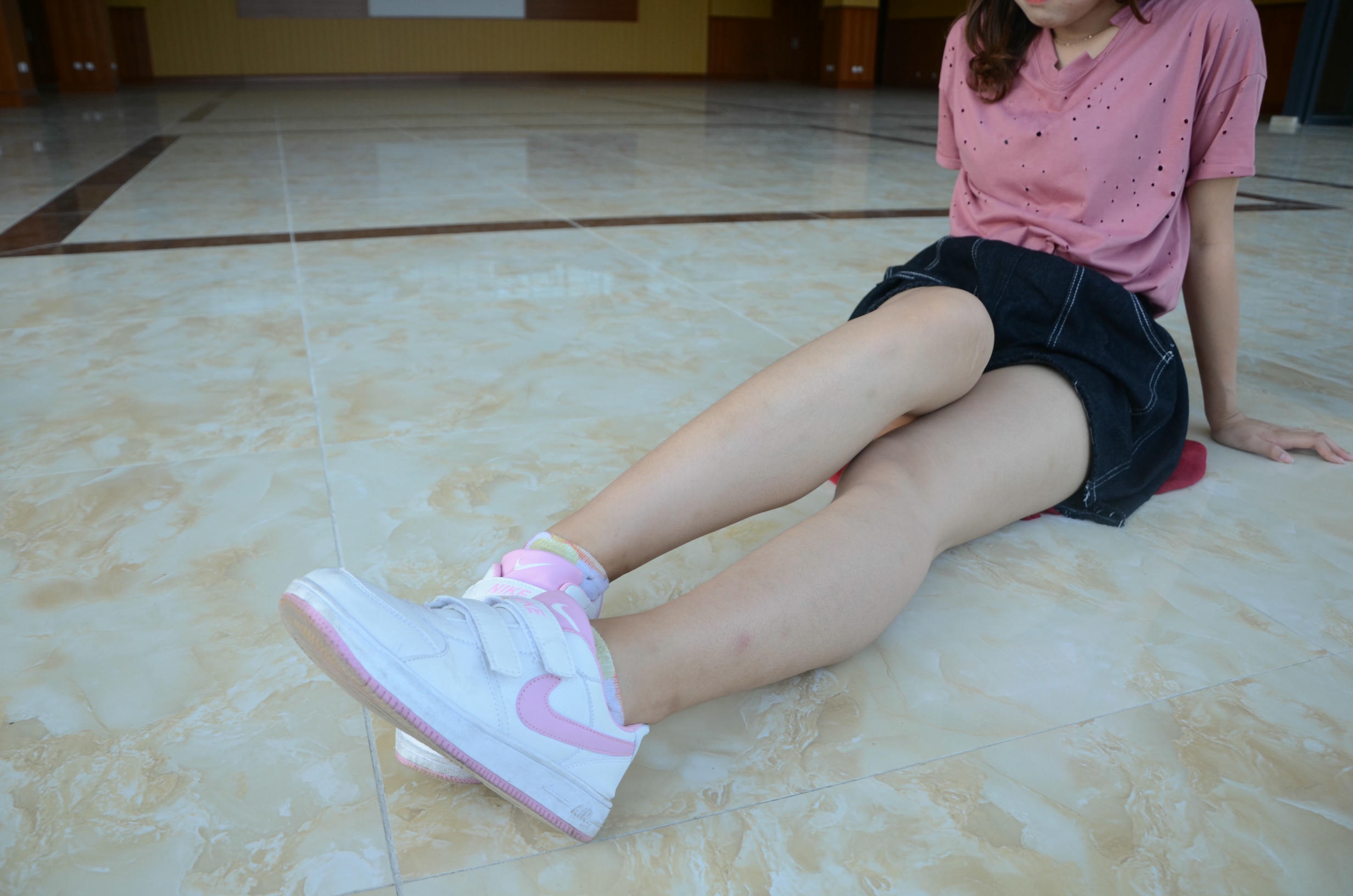 [战前女神] 恋足美腿棉袜女神级摄影套图 2015.06.02特辑 [125P+174M]_第1集