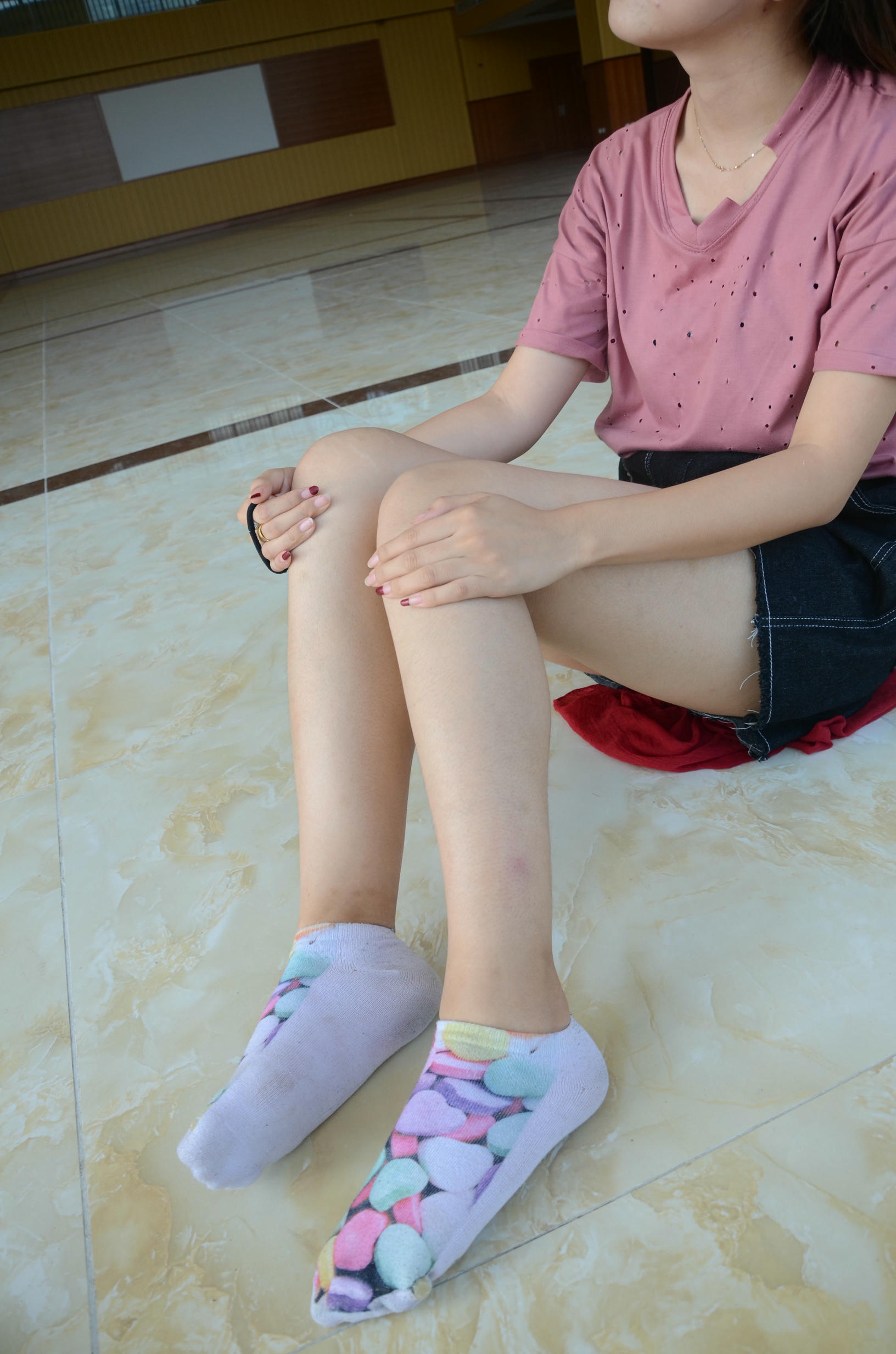 [战前女神] 恋足美腿棉袜女神级摄影套图 2015.06.02特辑 [125P+174M]_第4集