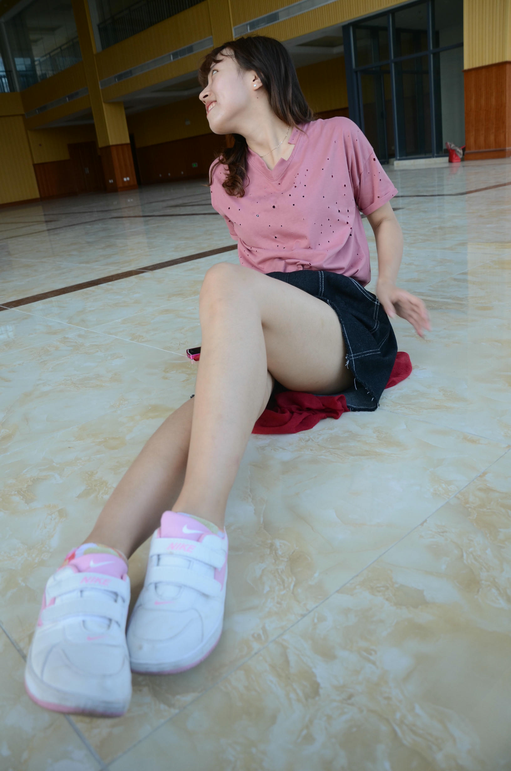 [战前女神] 恋足美腿棉袜女神级摄影套图 2015.06.02特辑 [125P+174M]_第1集